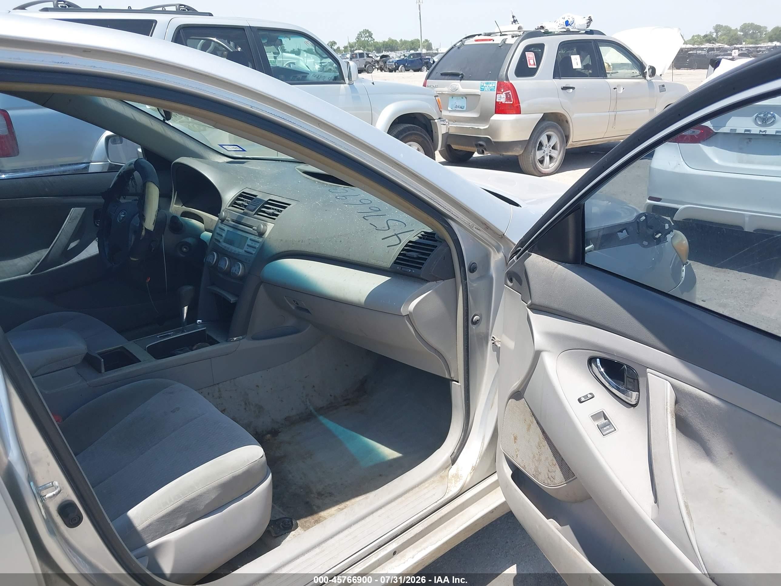 2010 Toyota Camry Le Серебряный vin: 4T1BF3EK5AU051356
