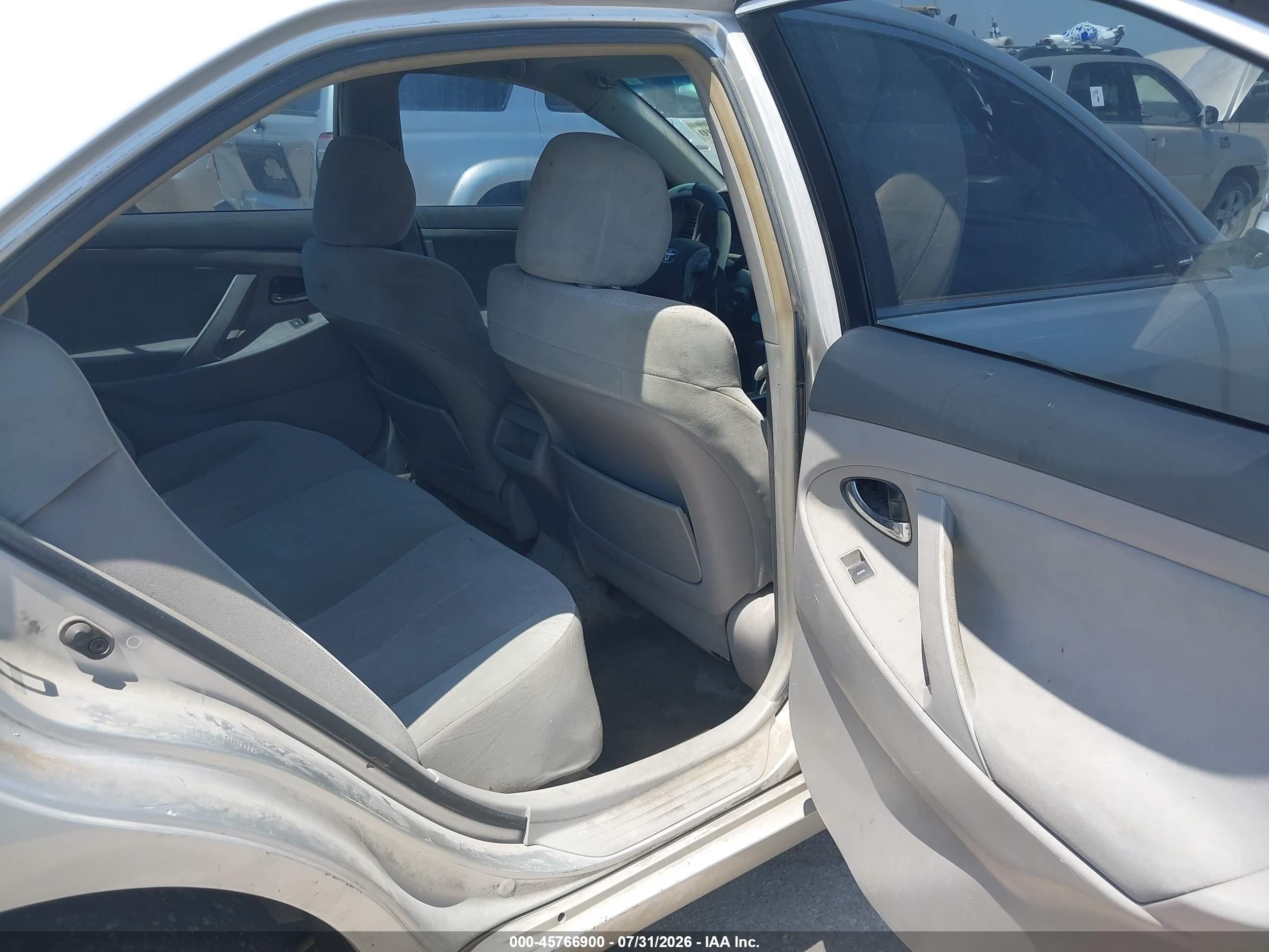 2010 Toyota Camry Le Серебряный vin: 4T1BF3EK5AU051356