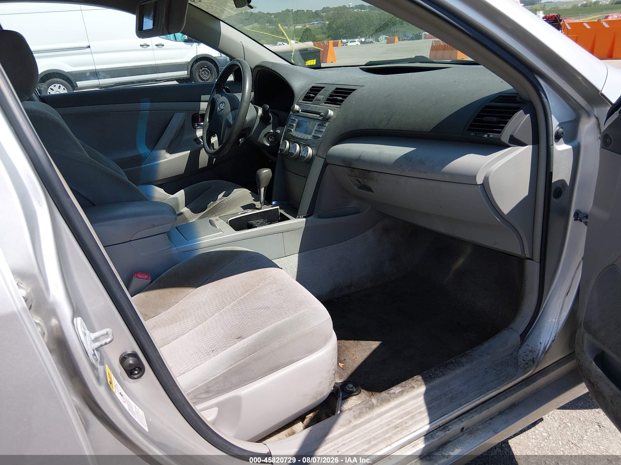 2010 Toyota Camry Le Silver vin: 4T1BF3EK5AU097611