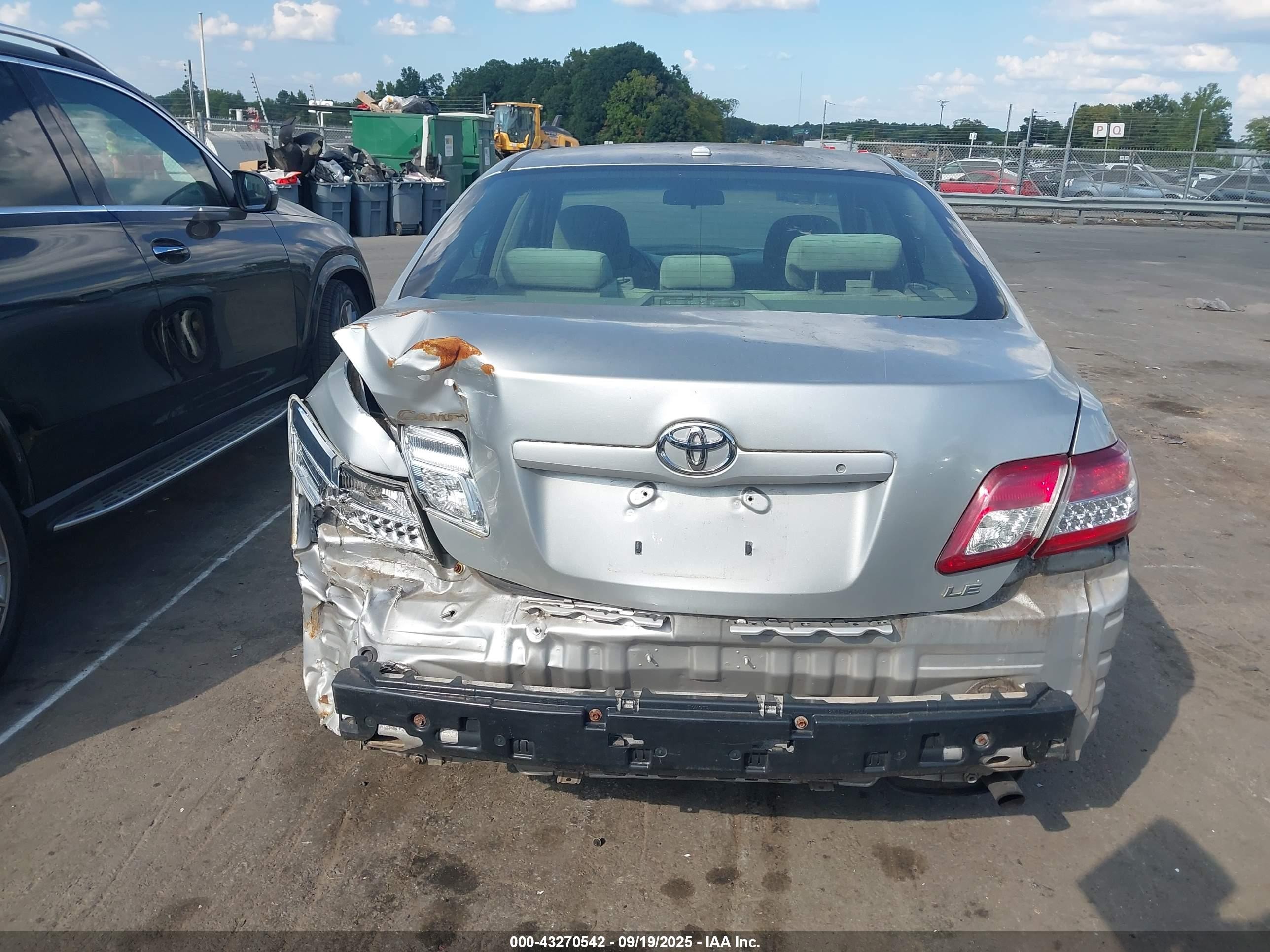 2010 Toyota Camry Le Silver vin: 4T1BF3EK5AU101415