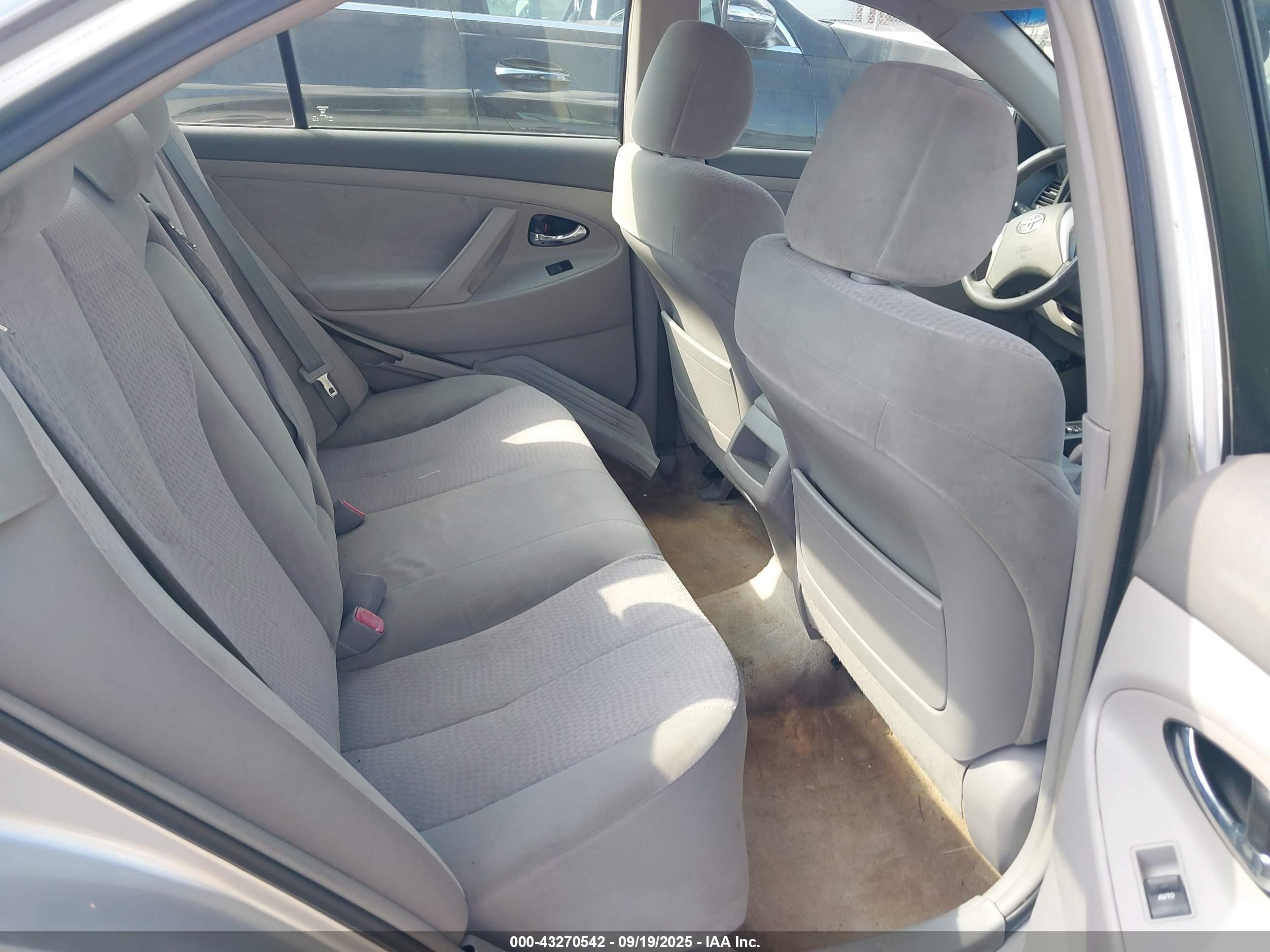 2010 Toyota Camry Le Silver vin: 4T1BF3EK5AU101415