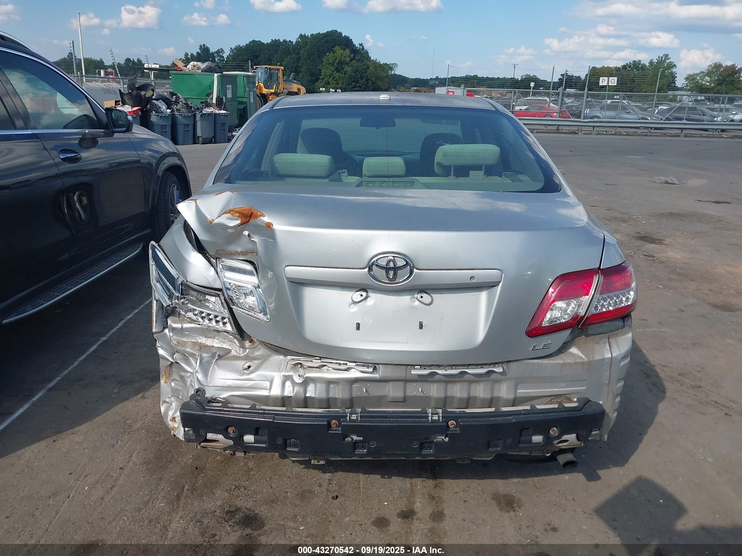 2010 Toyota Camry Le Silver vin: 4T1BF3EK5AU101415