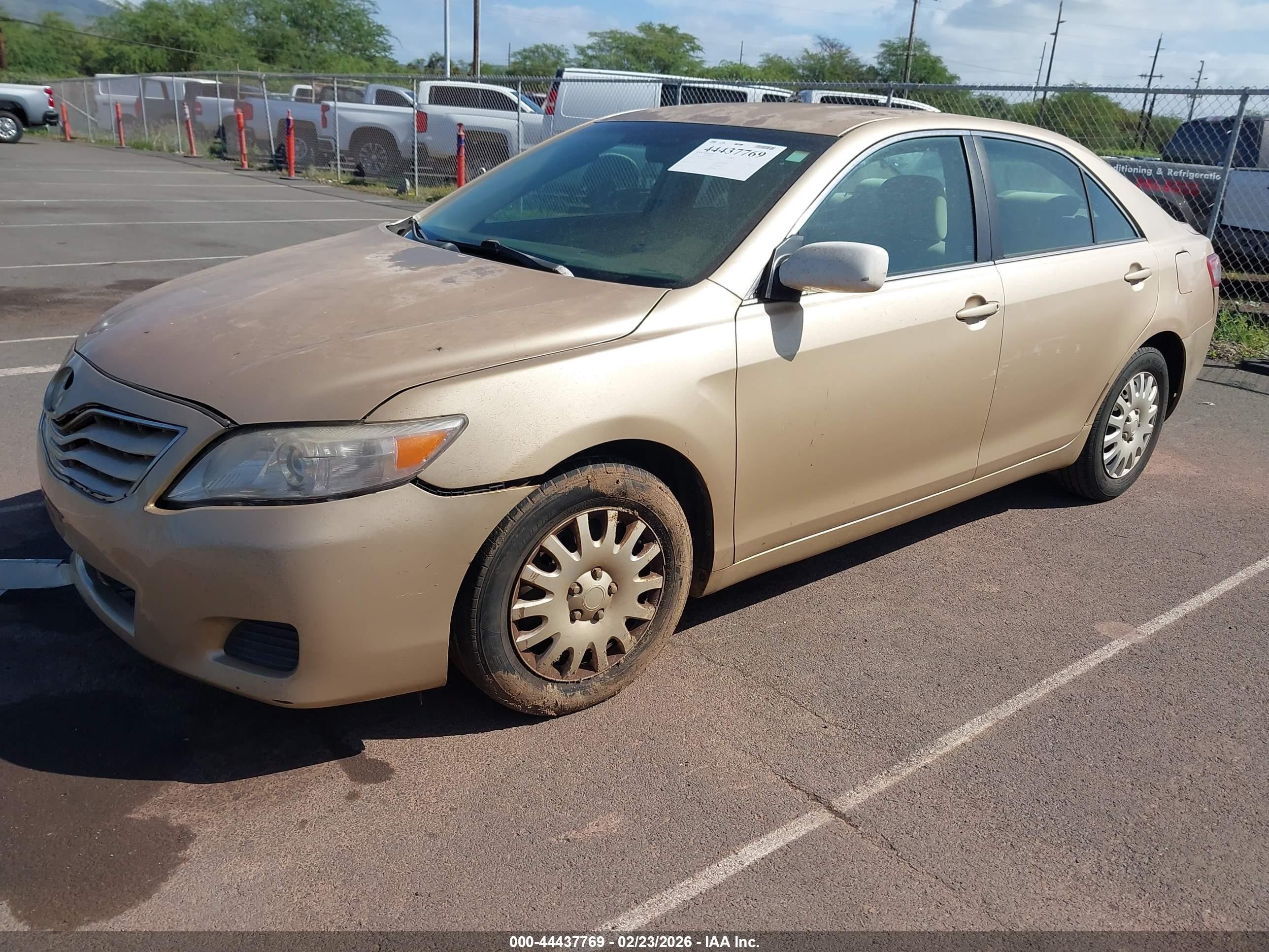 2010 Toyota Camry Le Brown vin: 4T1BF3EK5AU102192