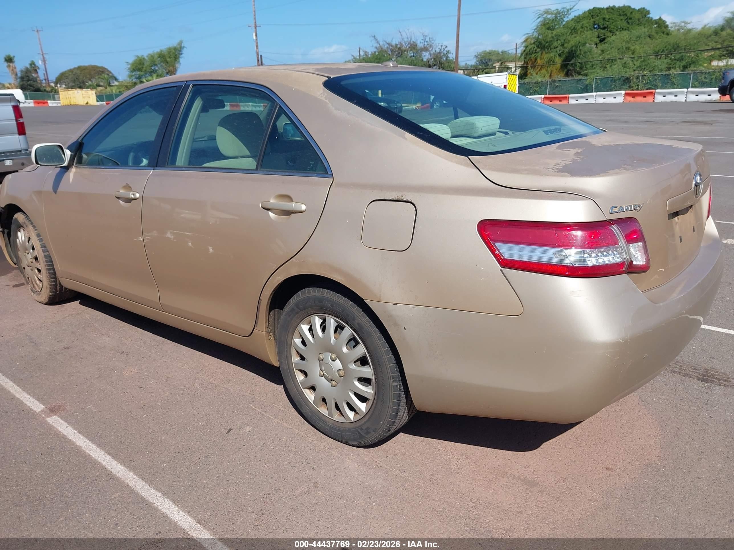 2010 Toyota Camry Le Brown vin: 4T1BF3EK5AU102192