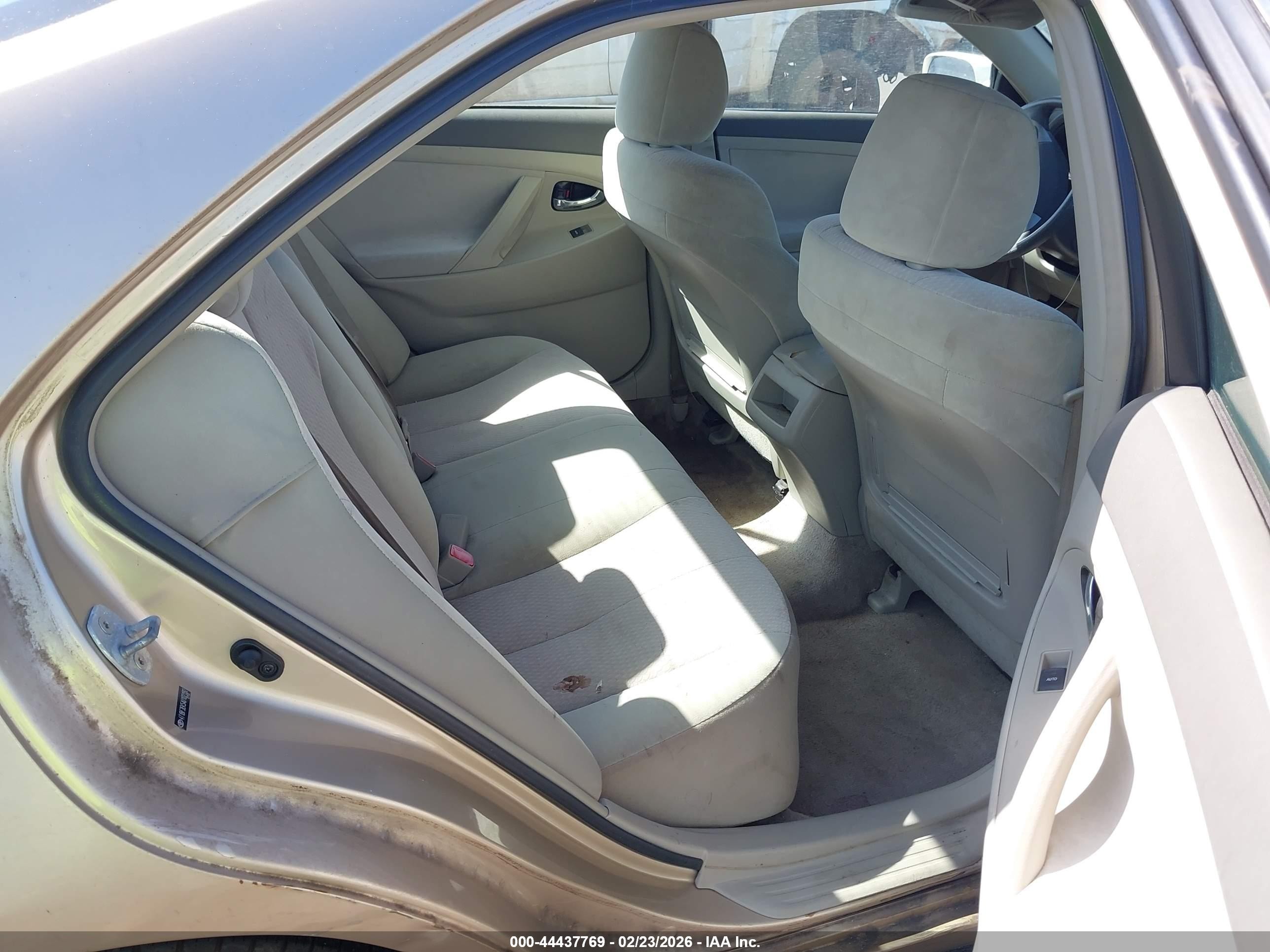 2010 Toyota Camry Le Brown vin: 4T1BF3EK5AU102192