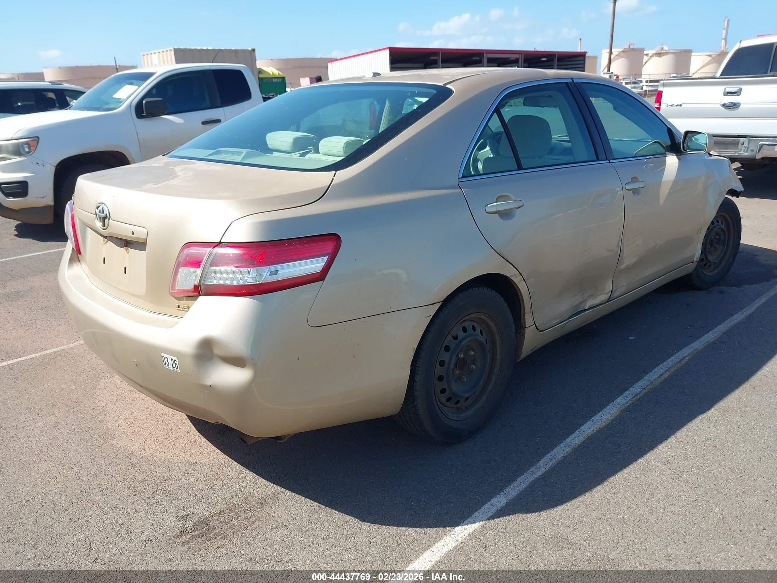 2010 Toyota Camry Le Brown vin: 4T1BF3EK5AU102192