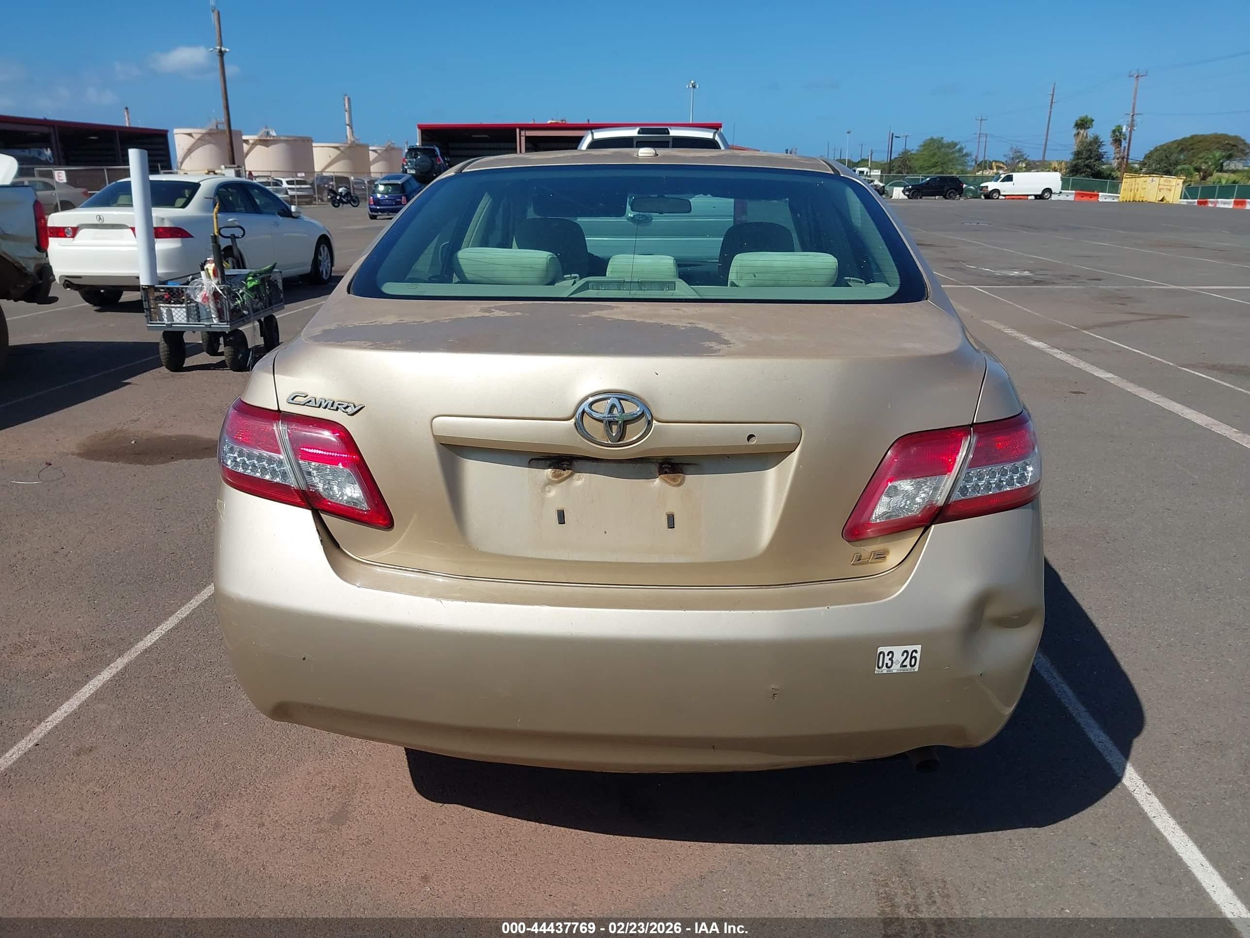 2010 Toyota Camry Le Brown vin: 4T1BF3EK5AU102192