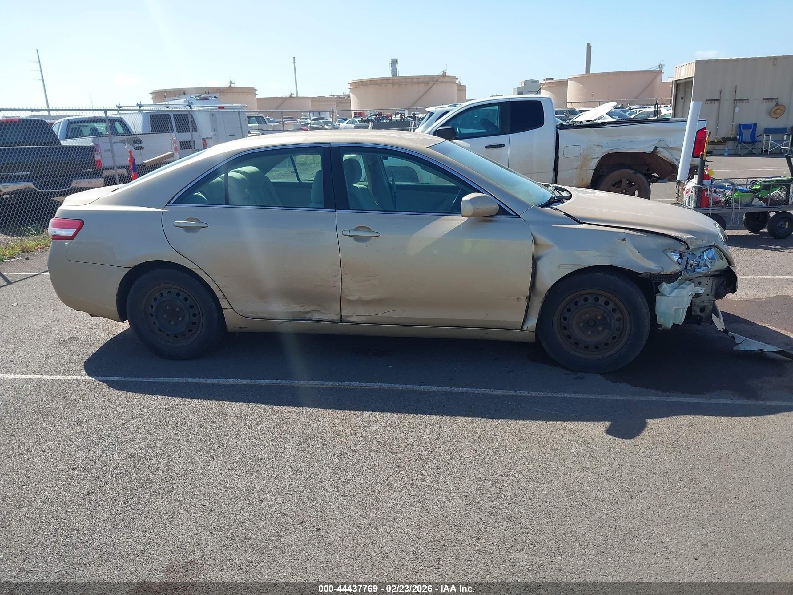 2010 Toyota Camry Le Brown vin: 4T1BF3EK5AU102192