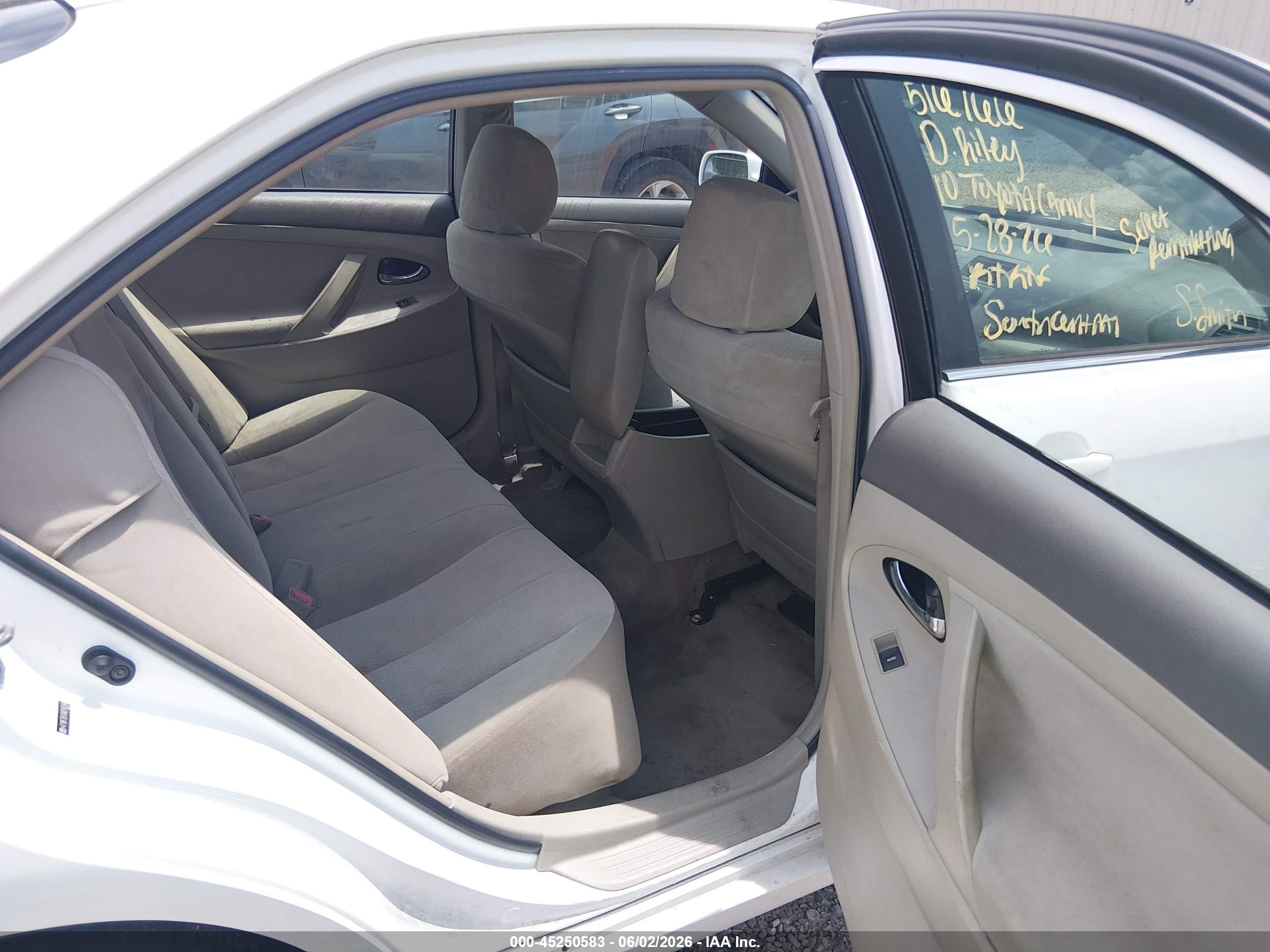 2010 Toyota Camry Le White vin: 4T1BF3EK5AU516766