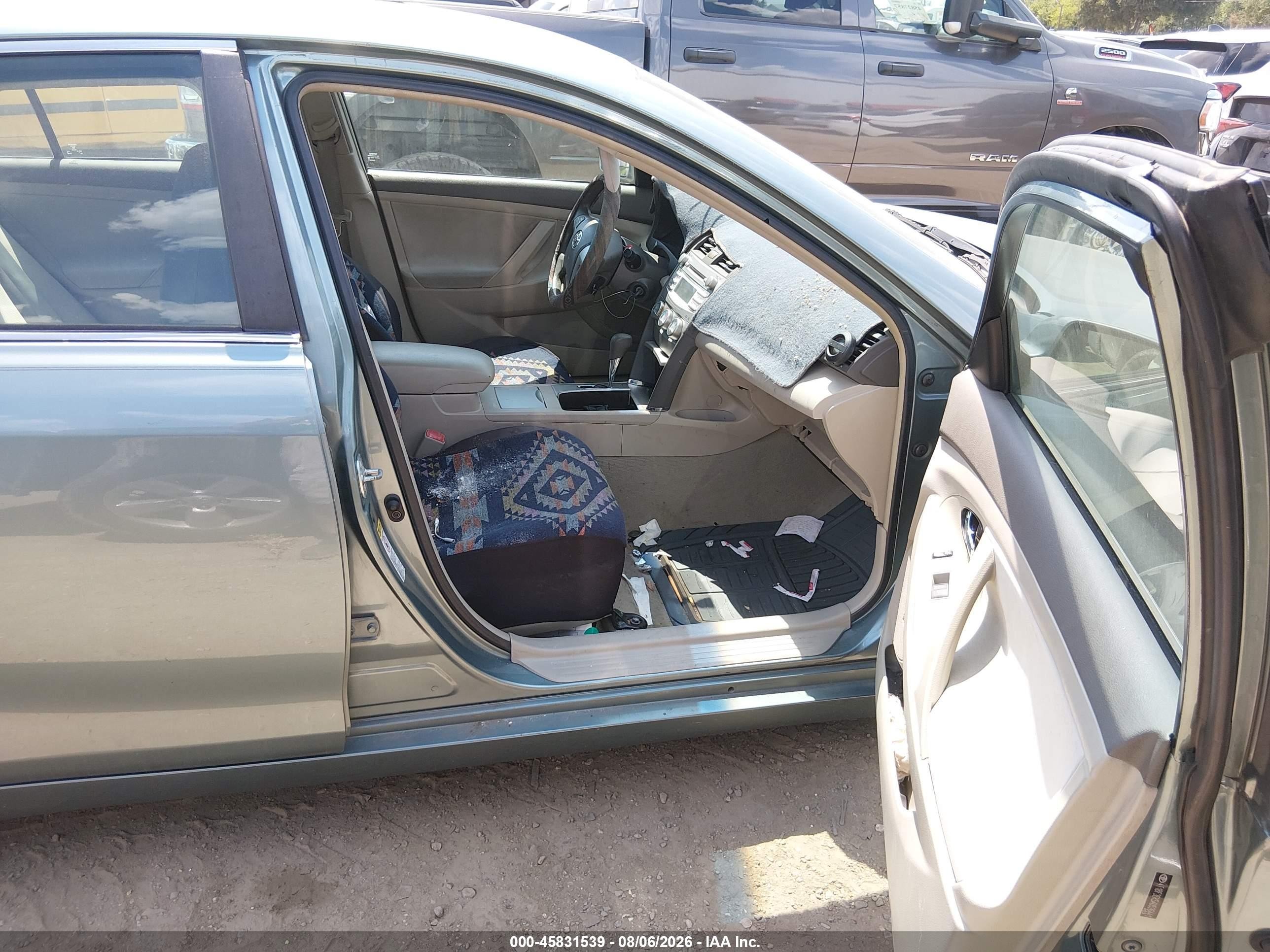 2010 Toyota Camry Le Light Blue vin: 4T1BF3EK5AU526441