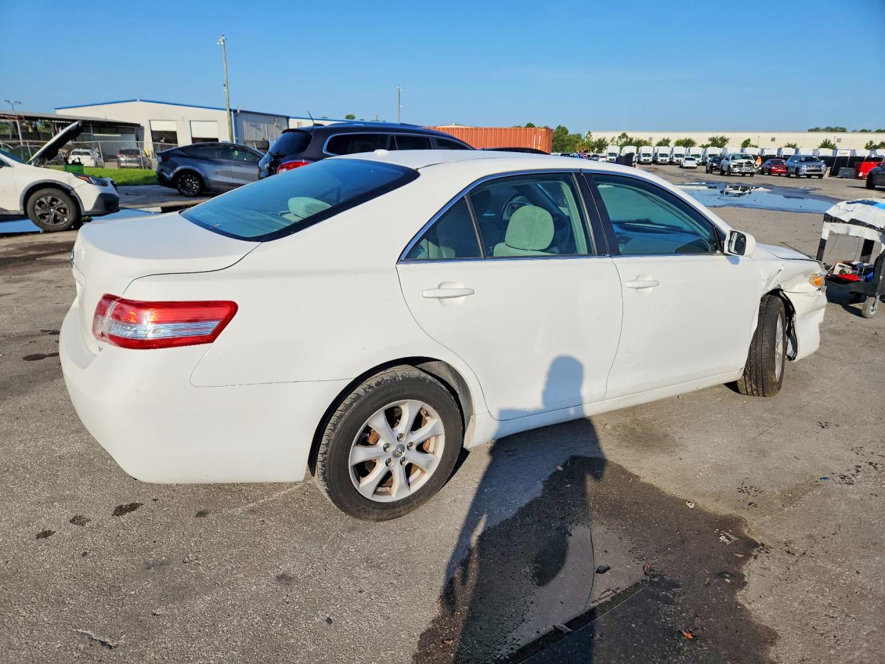 2010 Toyota Camry Le White vin: 4T1BF3EK5AU529906