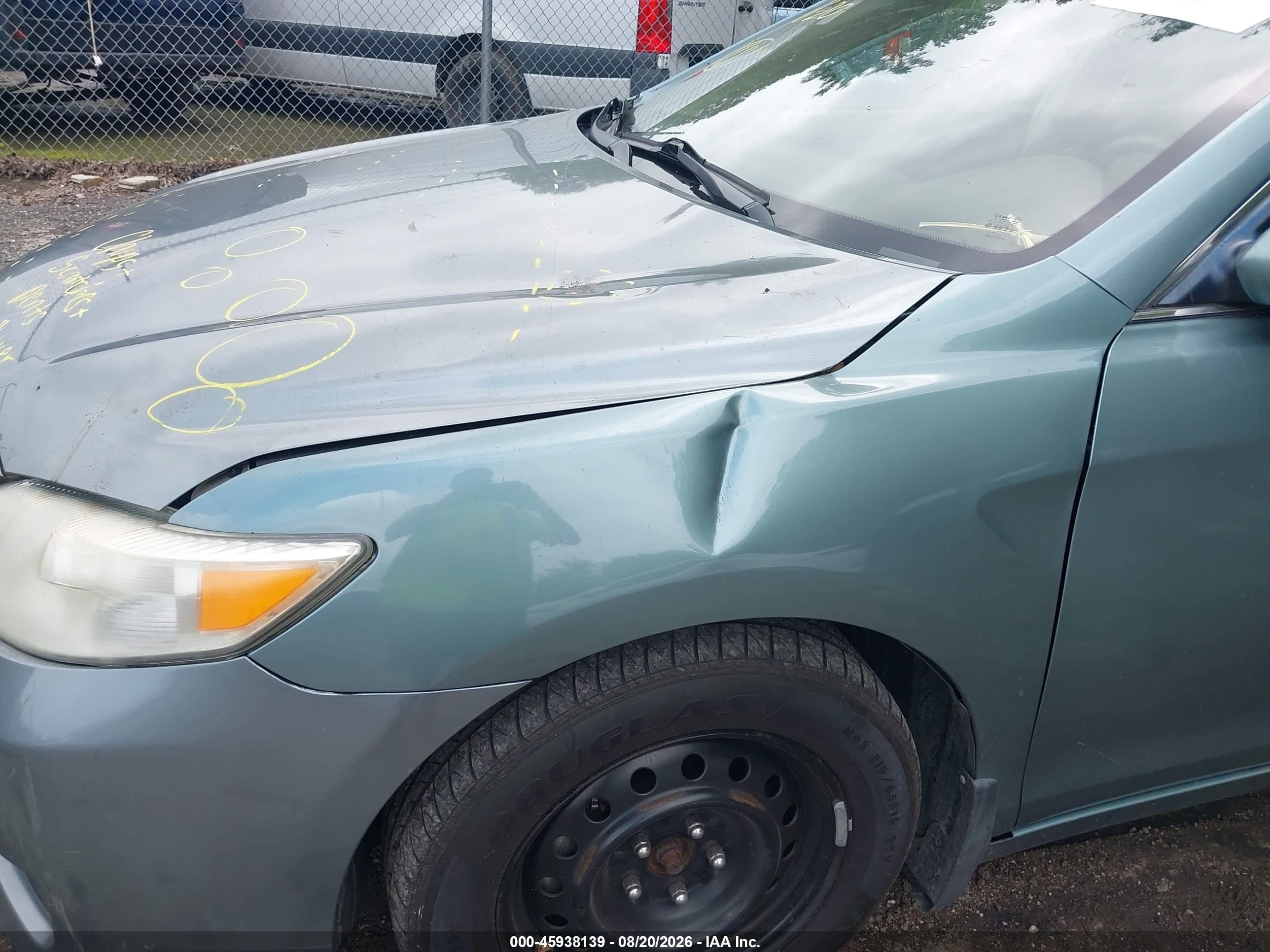 2010 Toyota Camry Le Green vin: 4T1BF3EK5AU538461