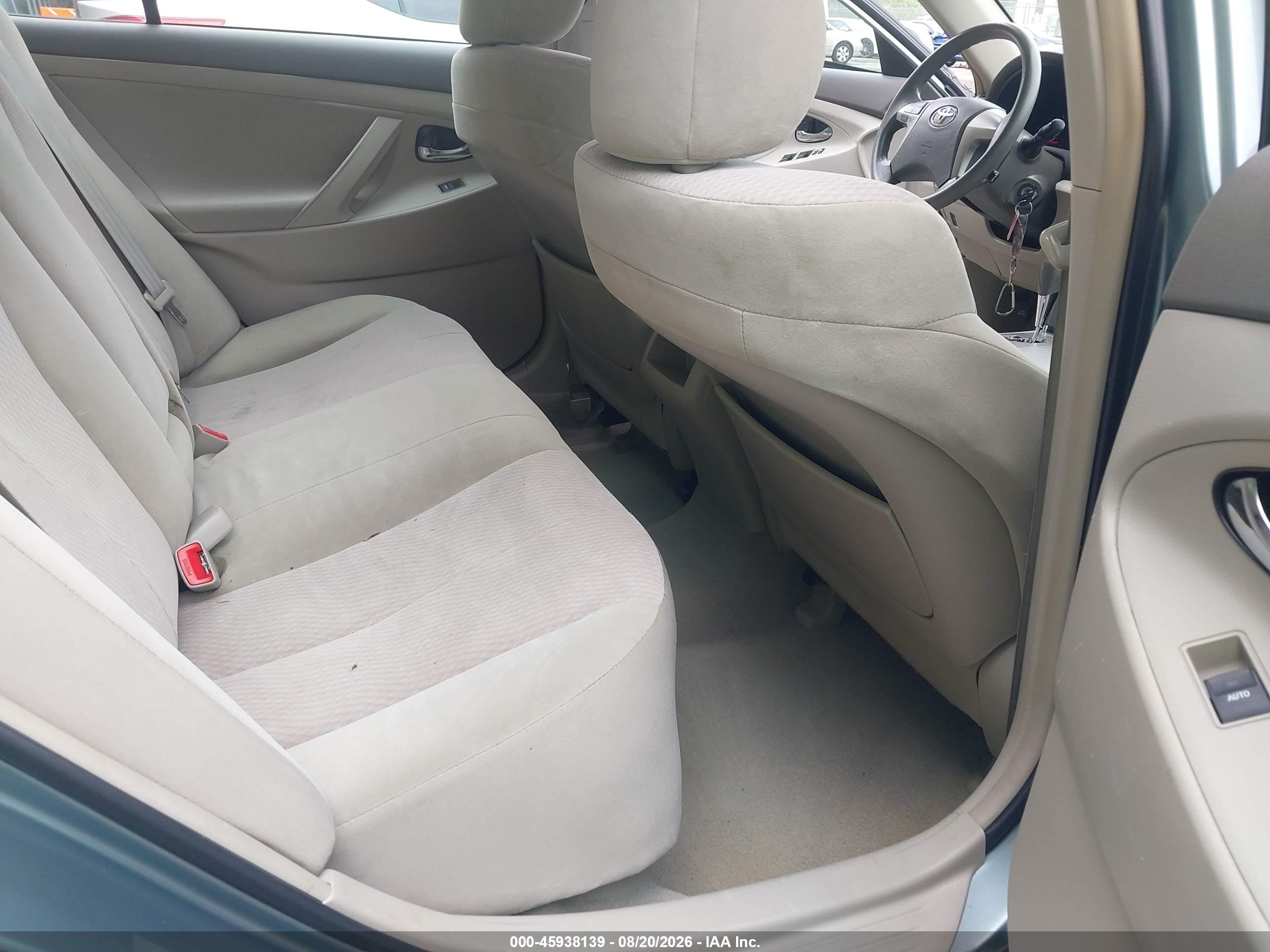 2010 Toyota Camry Le Green vin: 4T1BF3EK5AU538461