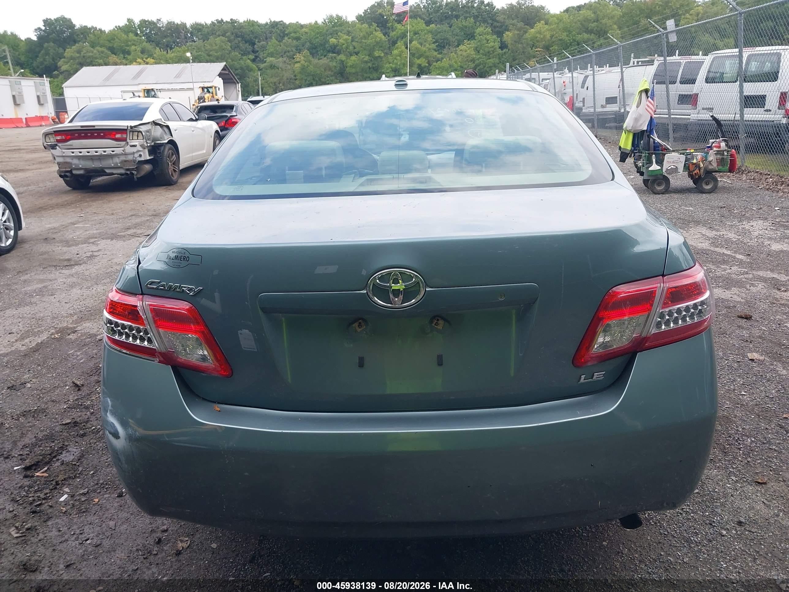 2010 Toyota Camry Le Green vin: 4T1BF3EK5AU538461
