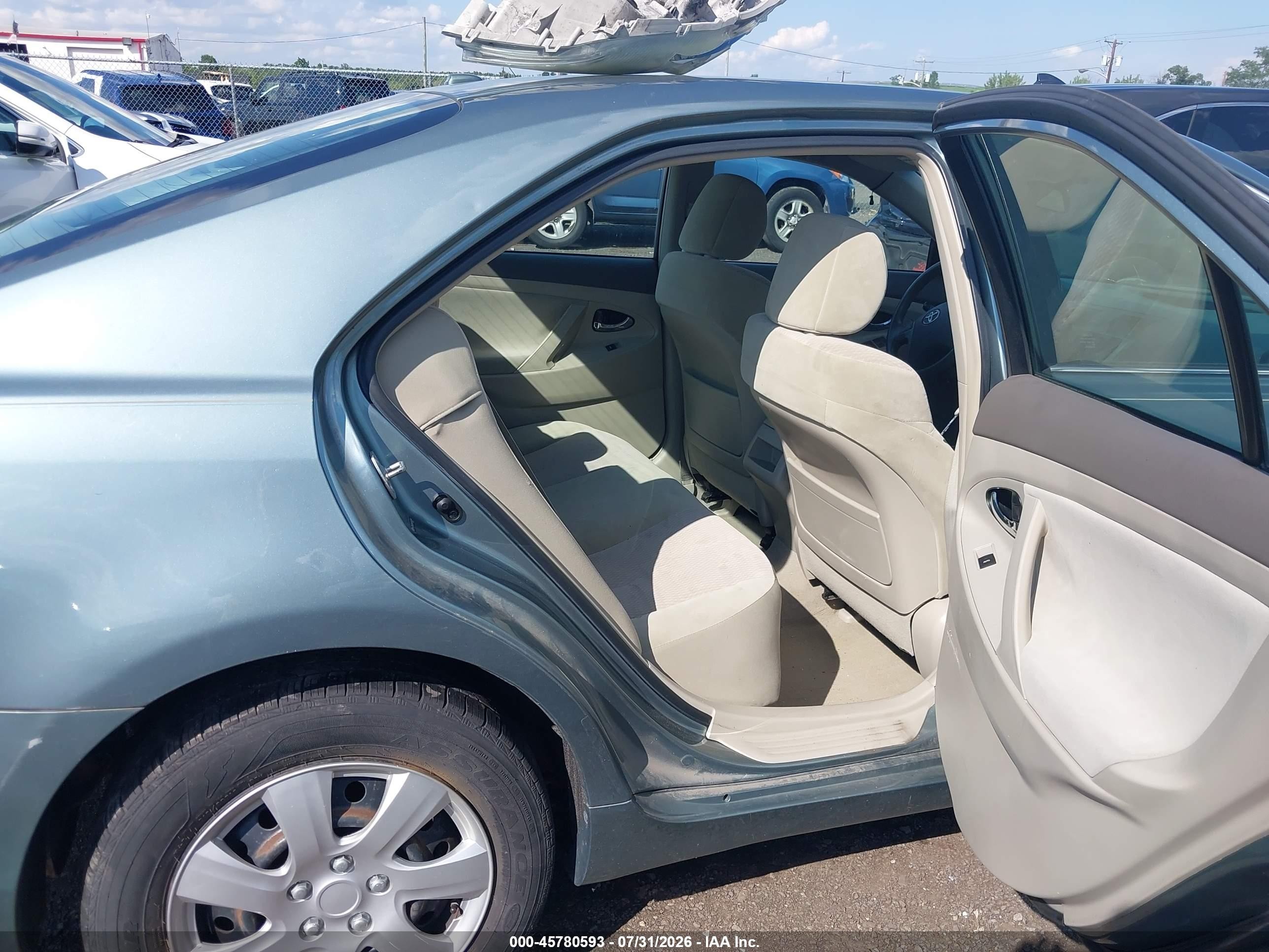 2010 Toyota Camry Le Green vin: 4T1BF3EK5AU545944