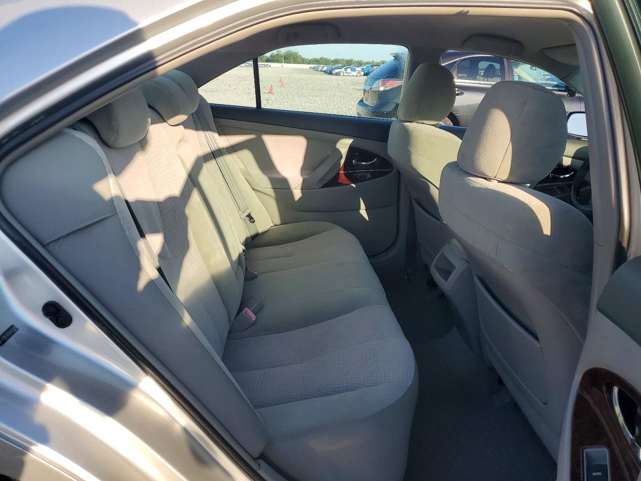 2010 Toyota Camry Le Серебряный vin: 4T1BF3EK5AU550206