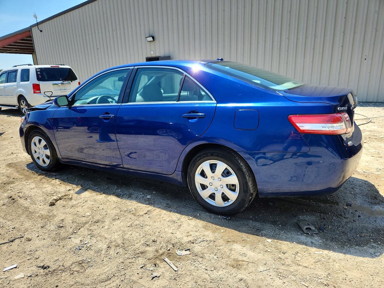 2010 Toyota Camry Le Blue vin: 4T1BF3EK5AU551985