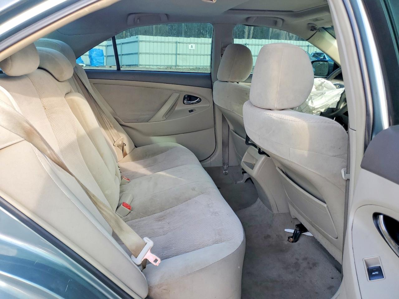 2010 Toyota Camry Le Green vin: 4T1BF3EK5AU578491