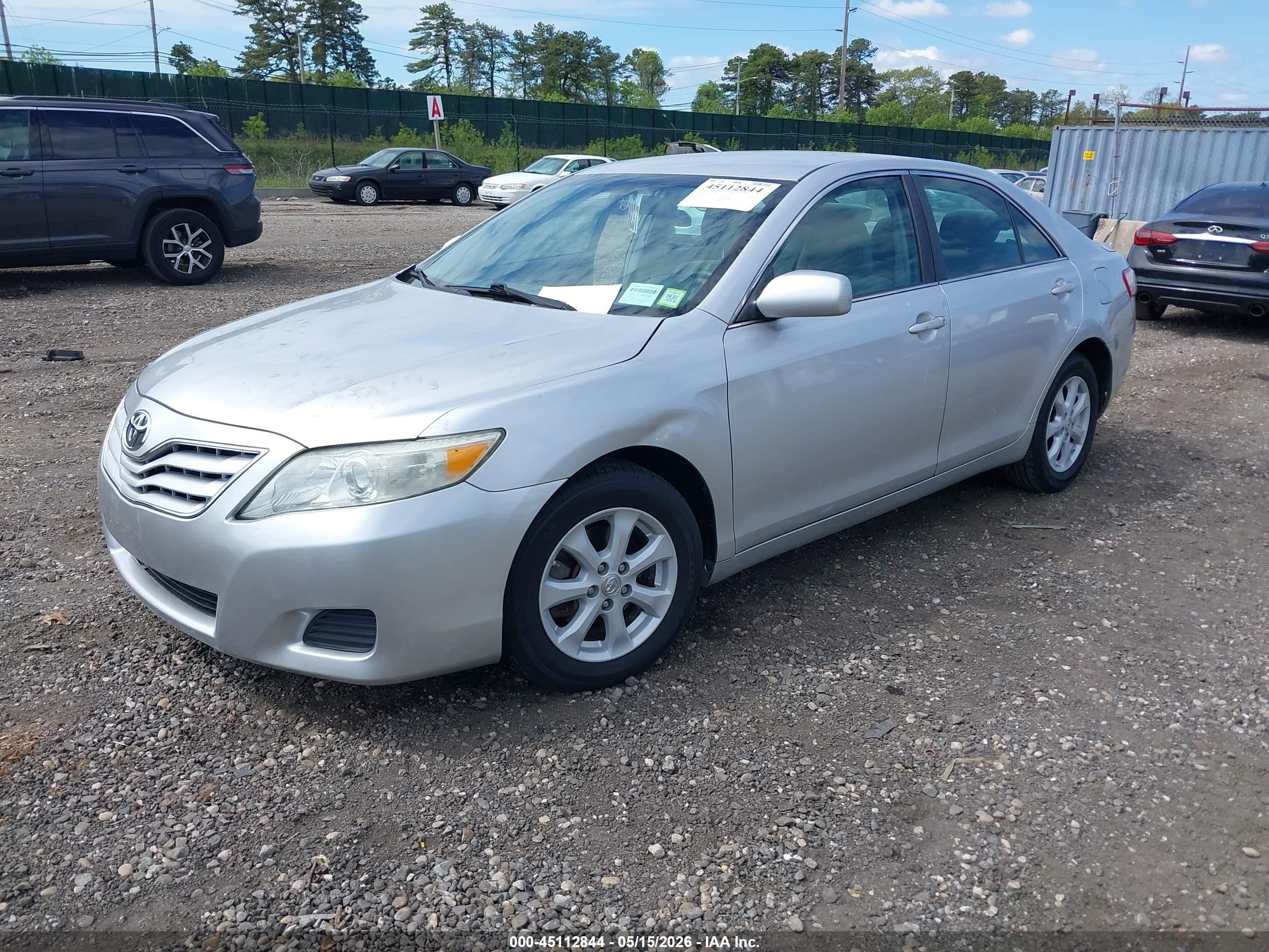 2011 Toyota Camry Le Silver vin: 4T1BF3EK5BU119771