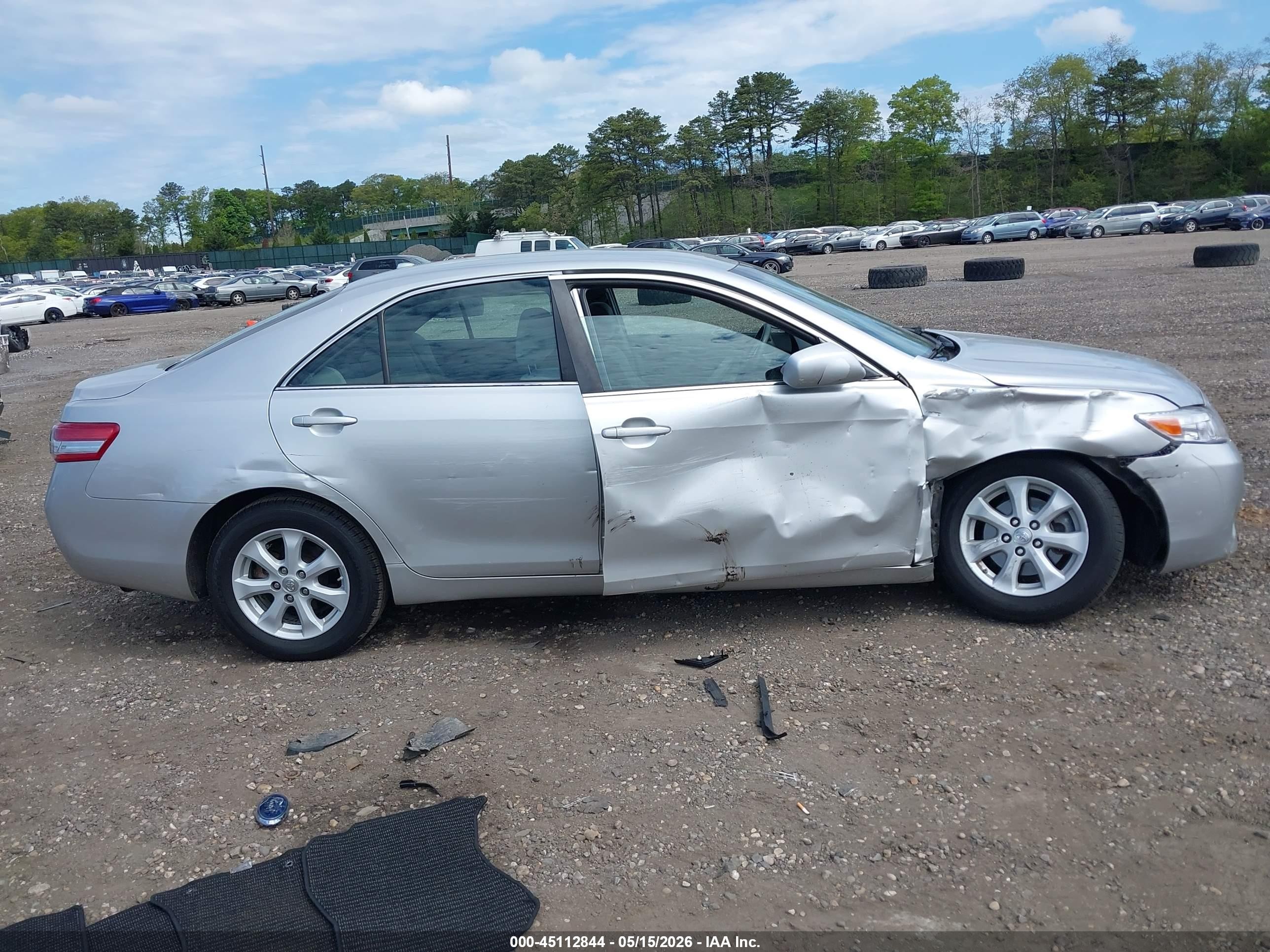 2011 Toyota Camry Le Silver vin: 4T1BF3EK5BU119771