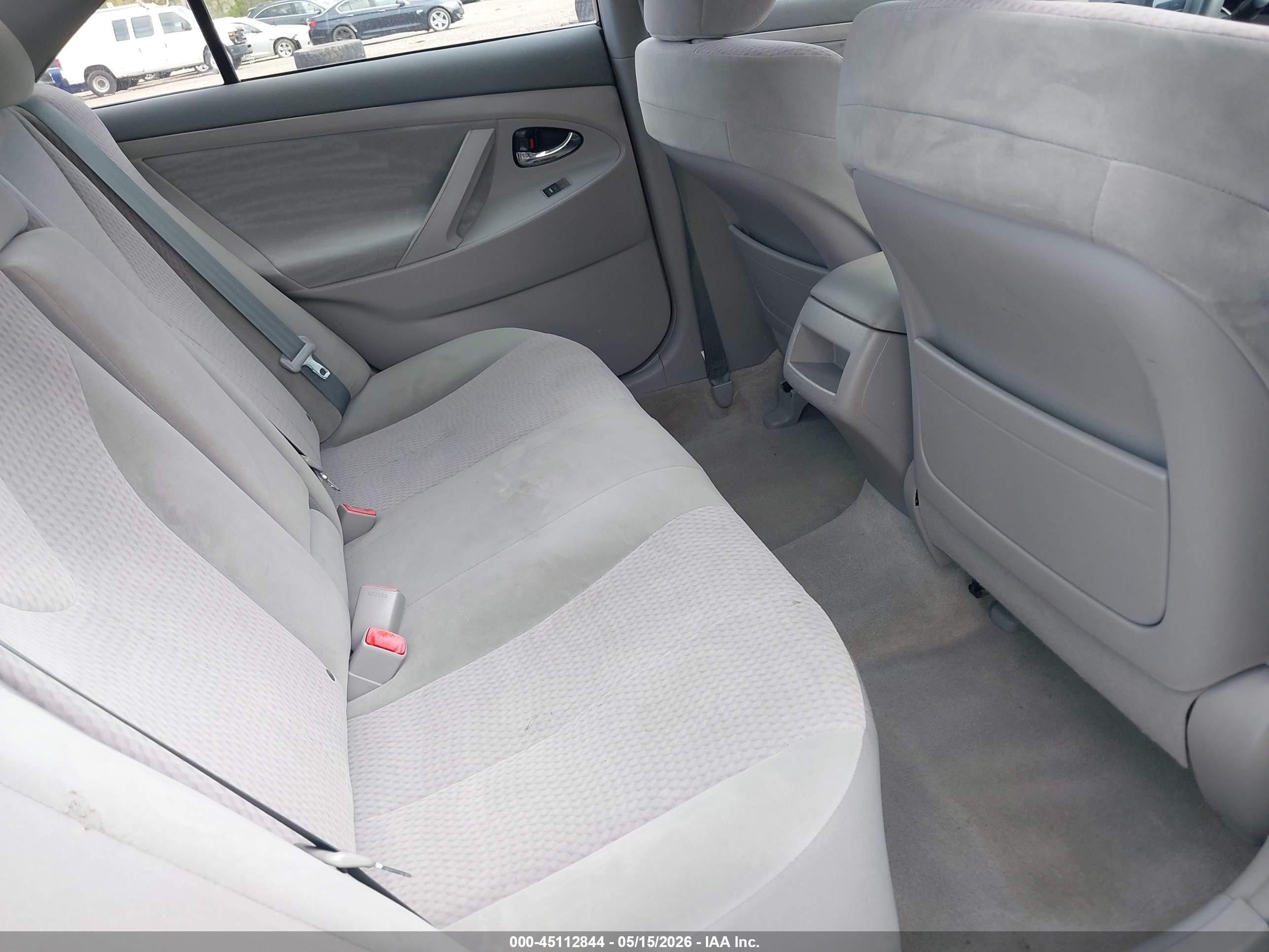 2011 Toyota Camry Le Silver vin: 4T1BF3EK5BU119771