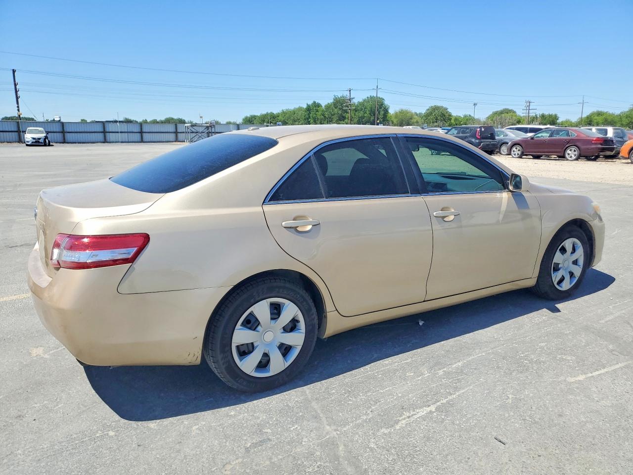 2011 Toyota Camry Le Tan vin: 4T1BF3EK5BU129569