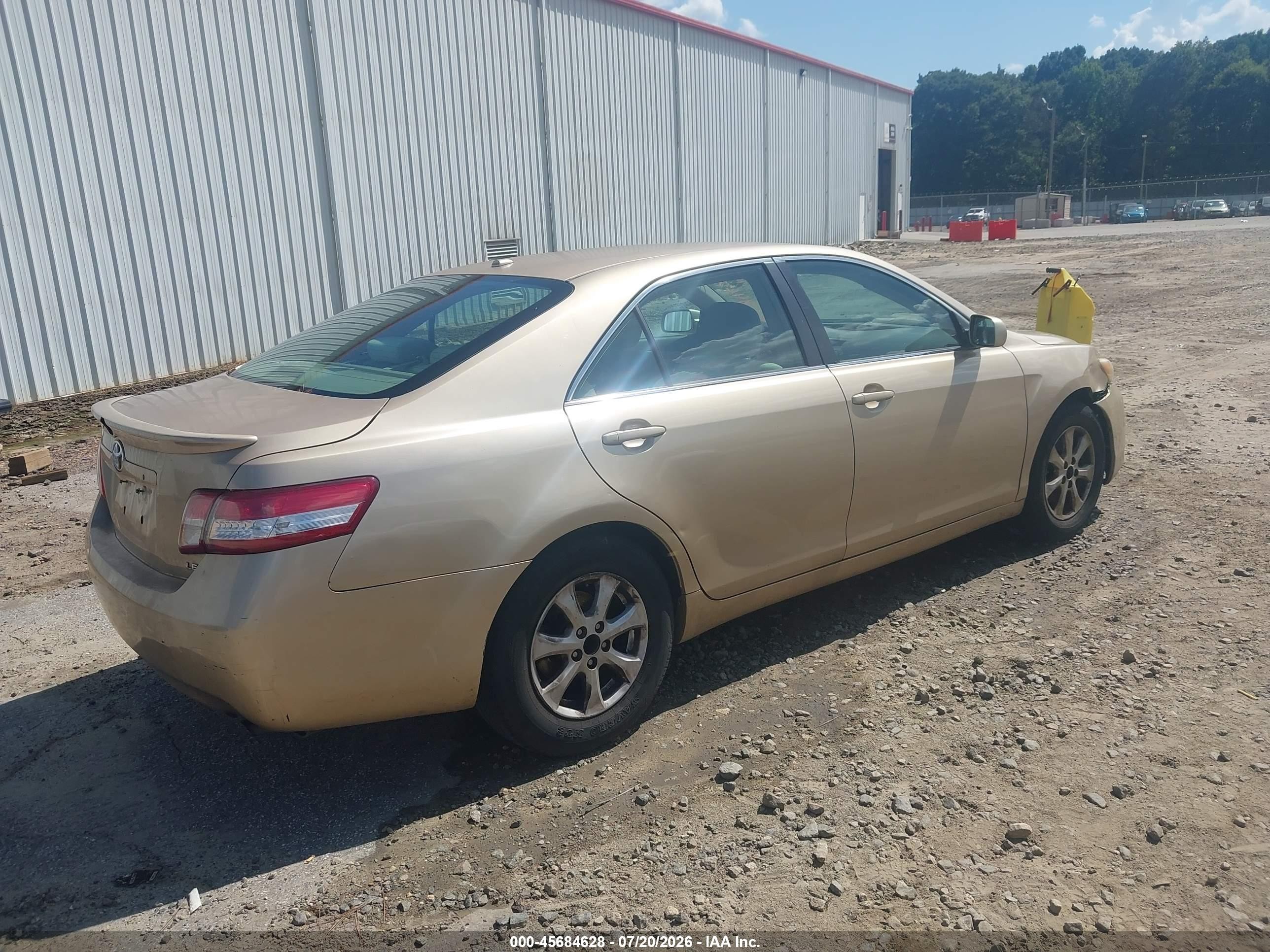 2011 Toyota Camry Le Gold vin: 4T1BF3EK5BU129894
