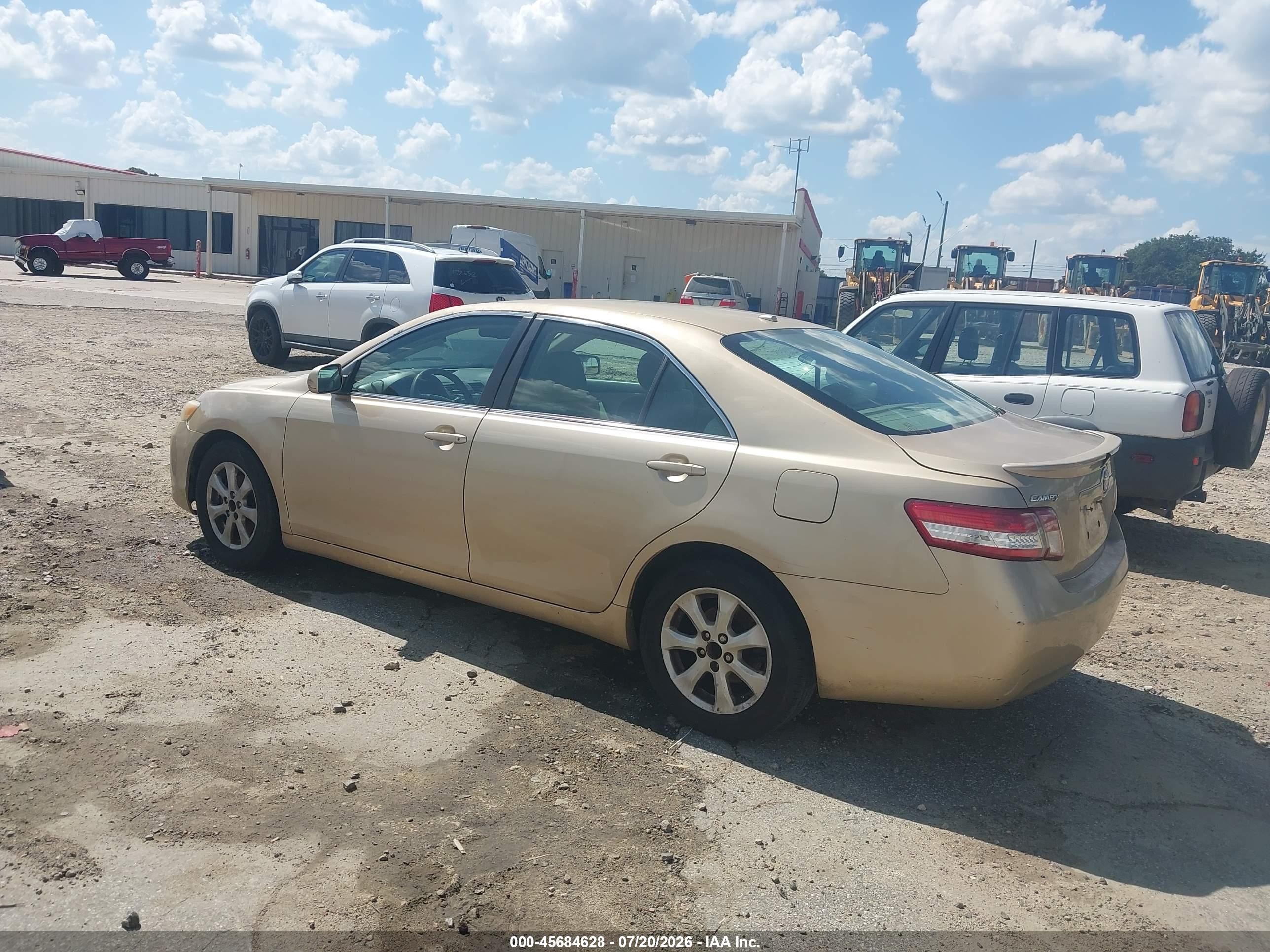 2011 Toyota Camry Le Gold vin: 4T1BF3EK5BU129894