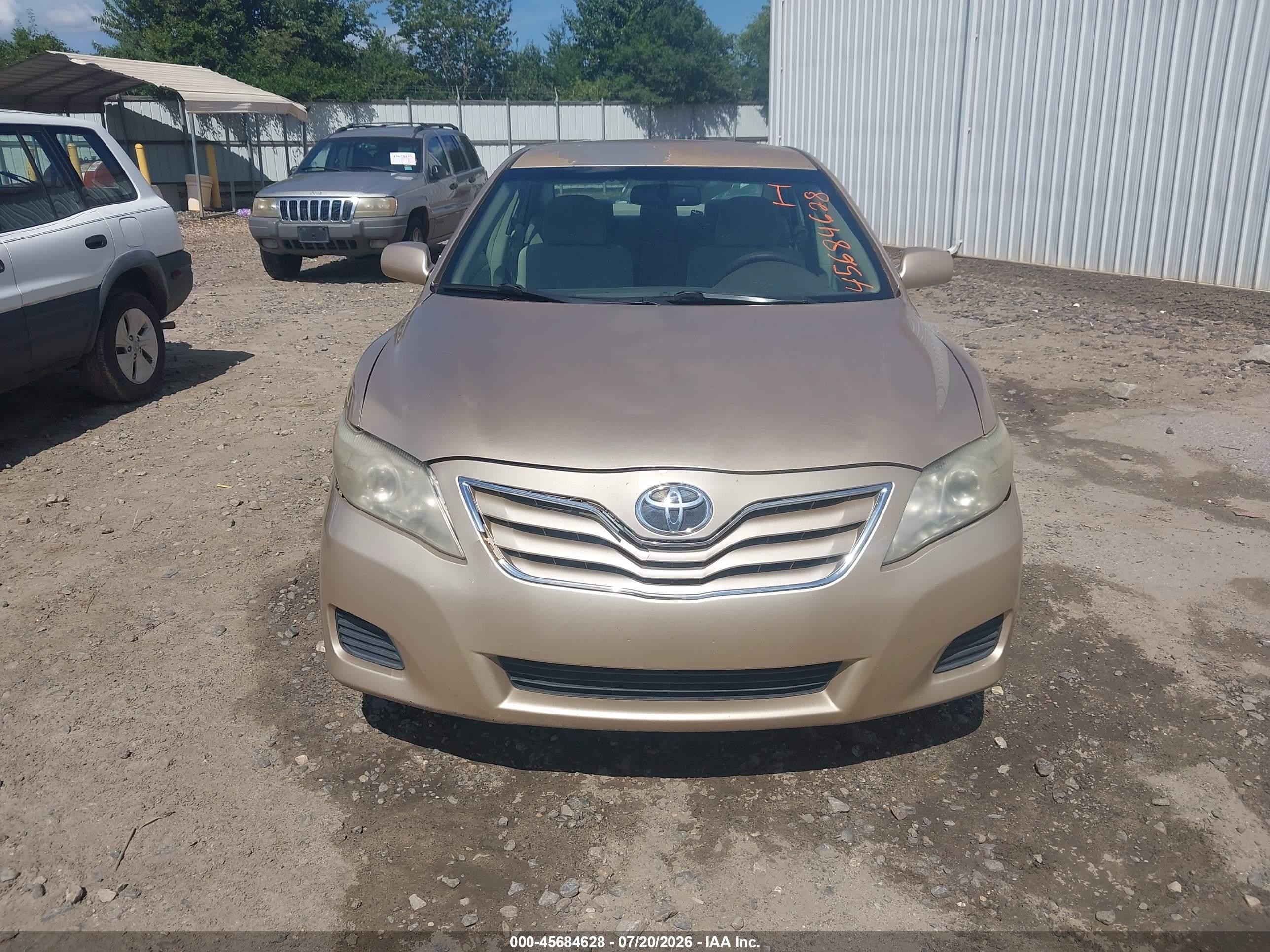 2011 Toyota Camry Le Gold vin: 4T1BF3EK5BU129894