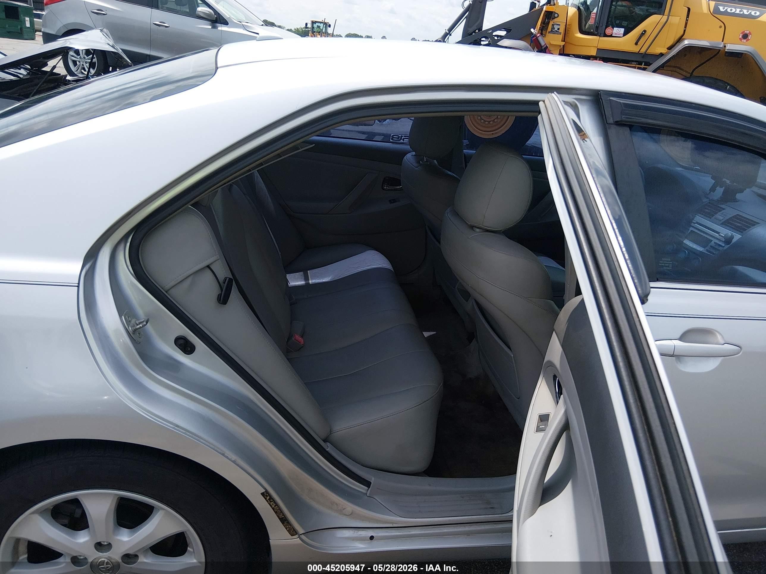 2011 Toyota Camry Le Silver vin: 4T1BF3EK5BU147764
