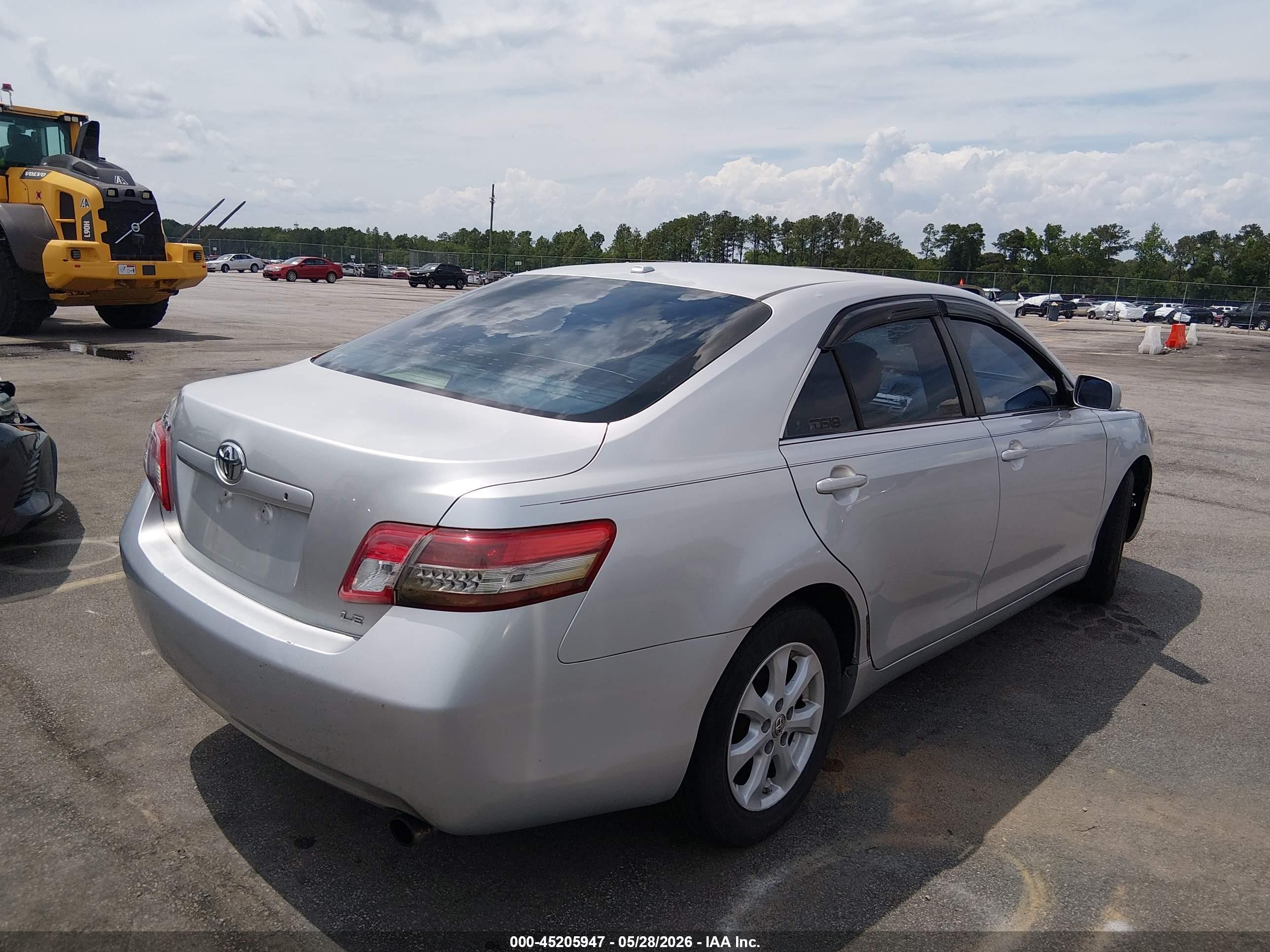 2011 Toyota Camry Le Silver vin: 4T1BF3EK5BU147764