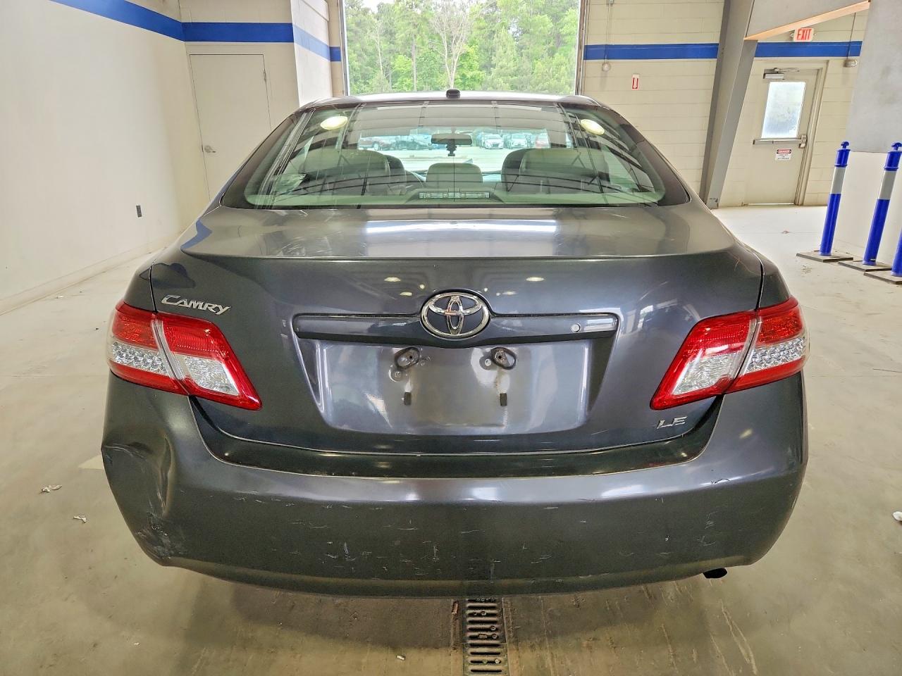 2011 Toyota Camry Le Gray vin: 4T1BF3EK5BU149241