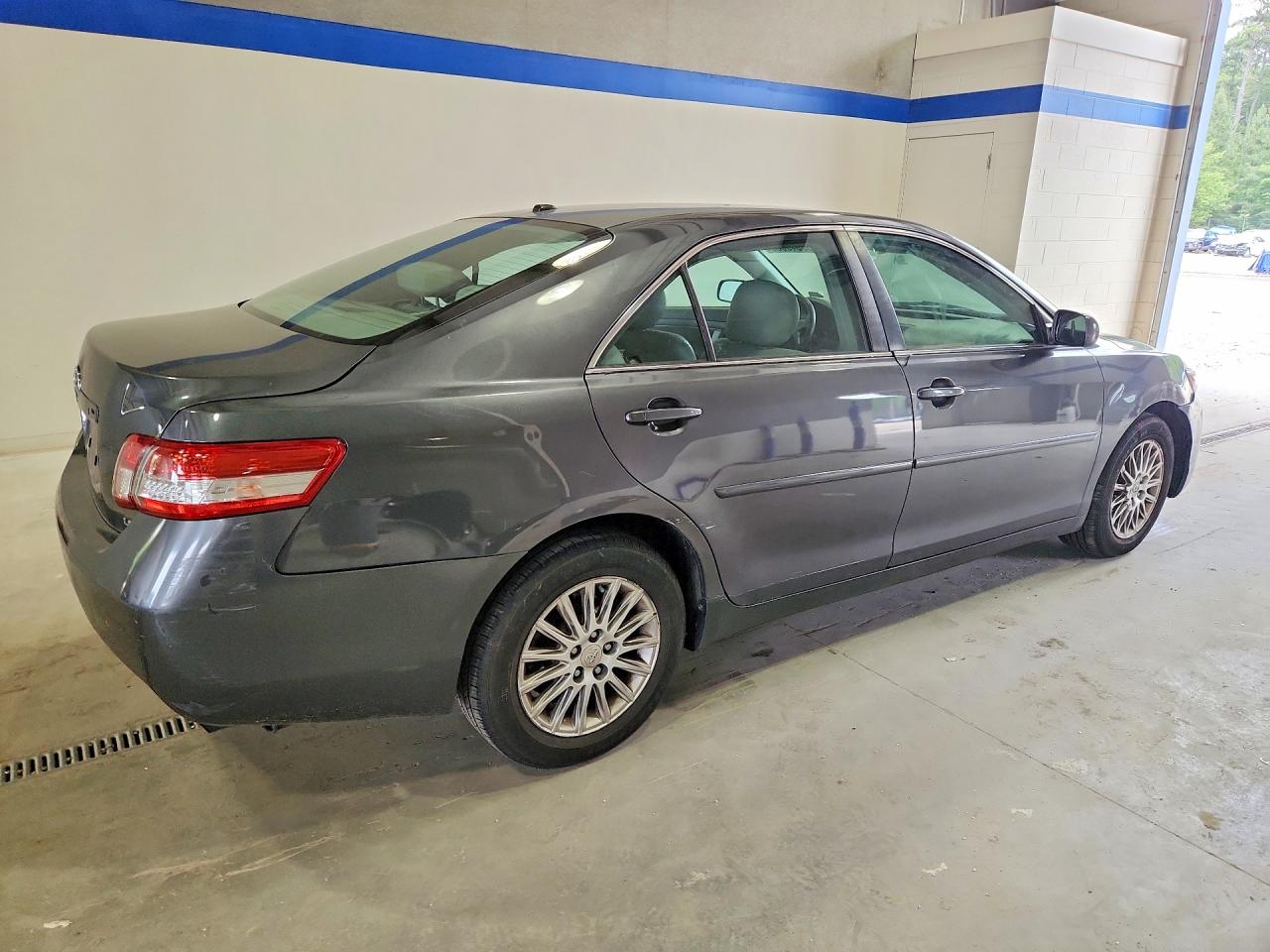 2011 Toyota Camry Le Gray vin: 4T1BF3EK5BU149241
