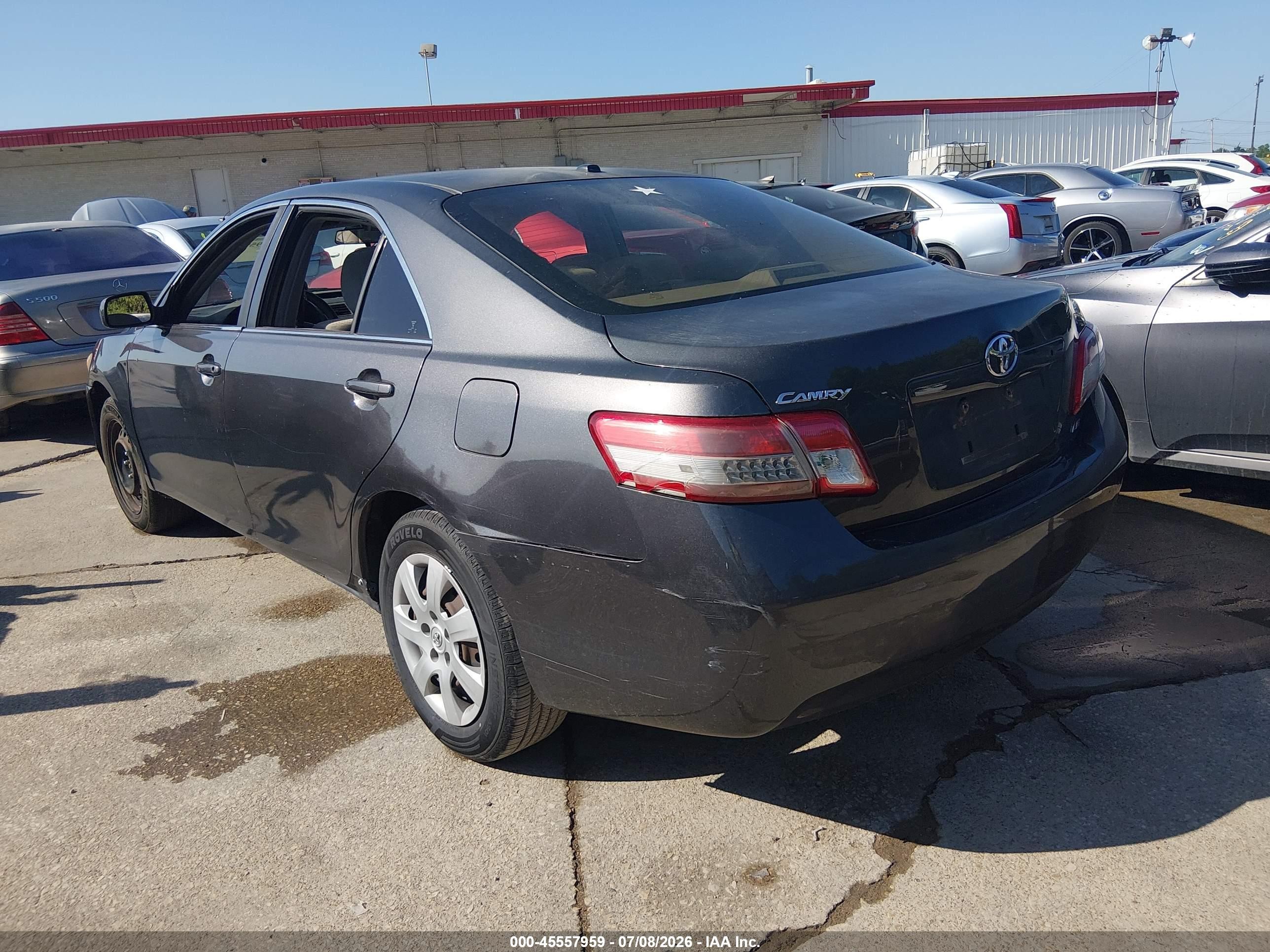 2011 Toyota Camry Le Gray vin: 4T1BF3EK5BU160885