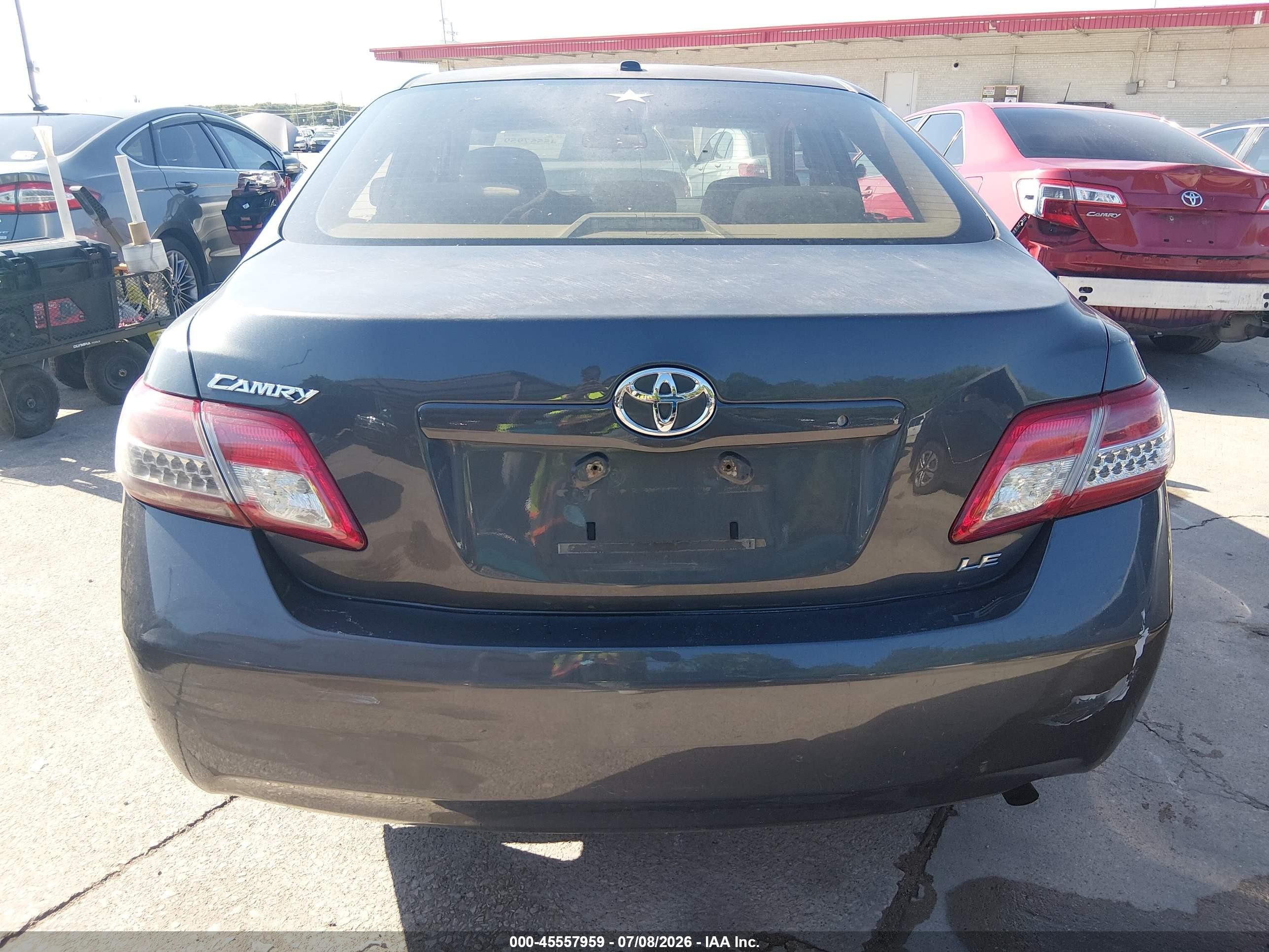 2011 Toyota Camry Le Gray vin: 4T1BF3EK5BU160885