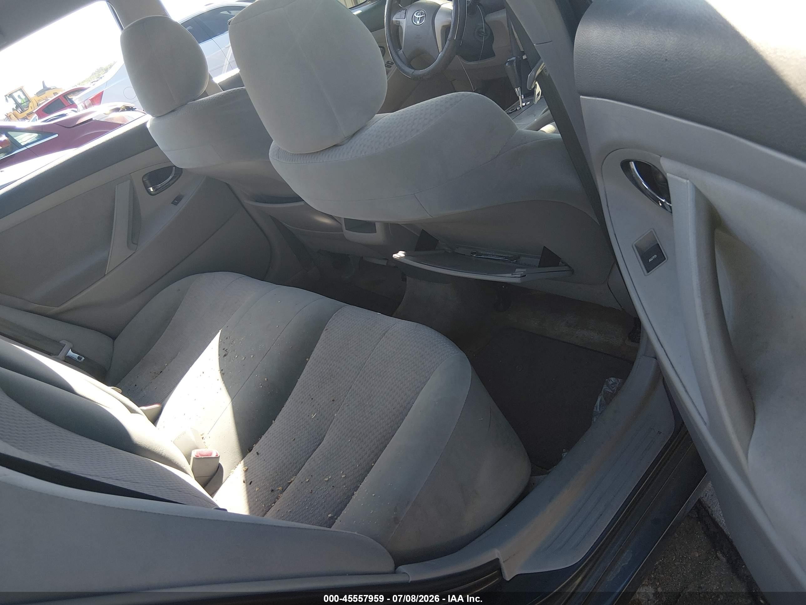 2011 Toyota Camry Le Gray vin: 4T1BF3EK5BU160885