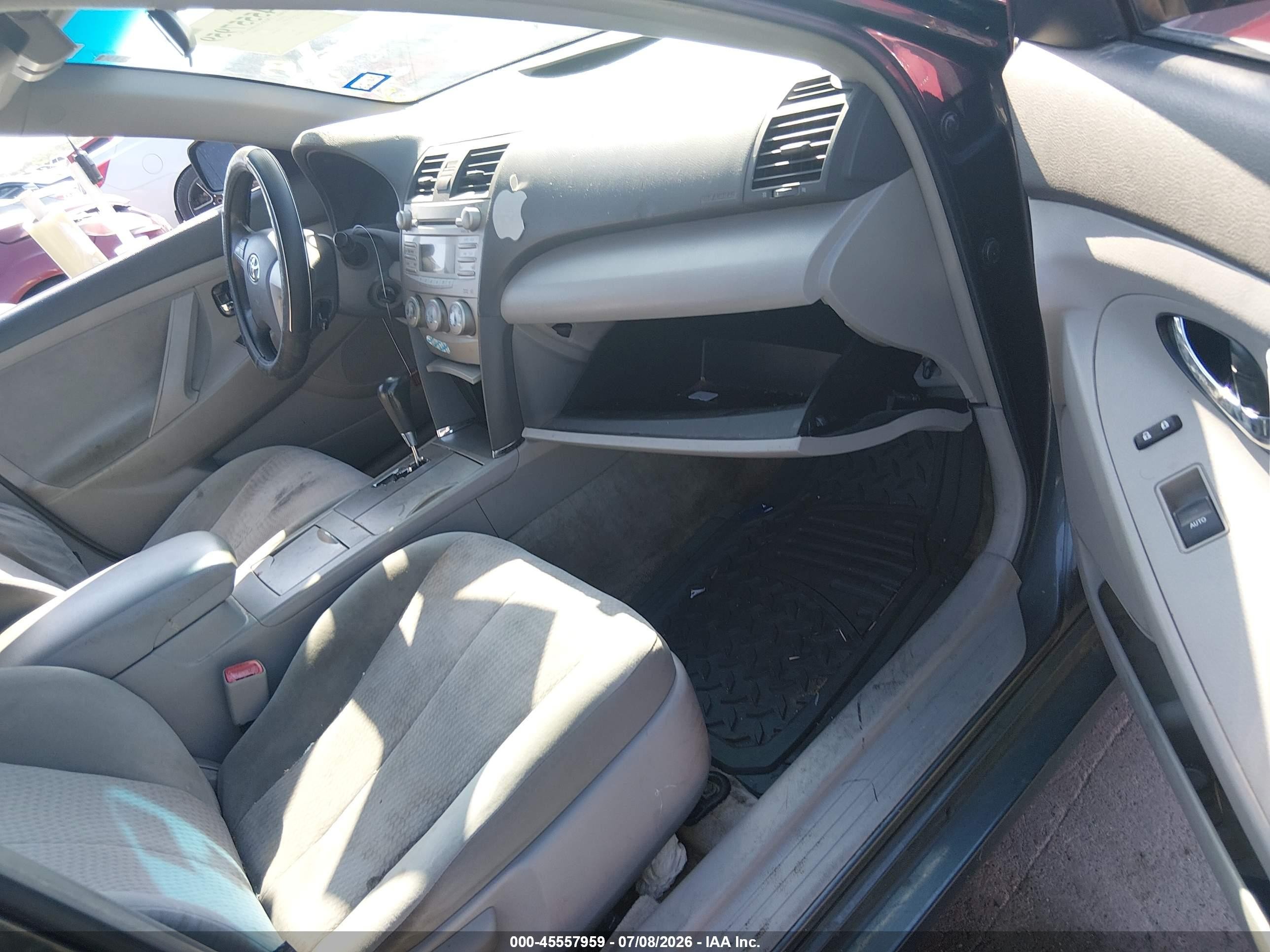 2011 Toyota Camry Le Gray vin: 4T1BF3EK5BU160885