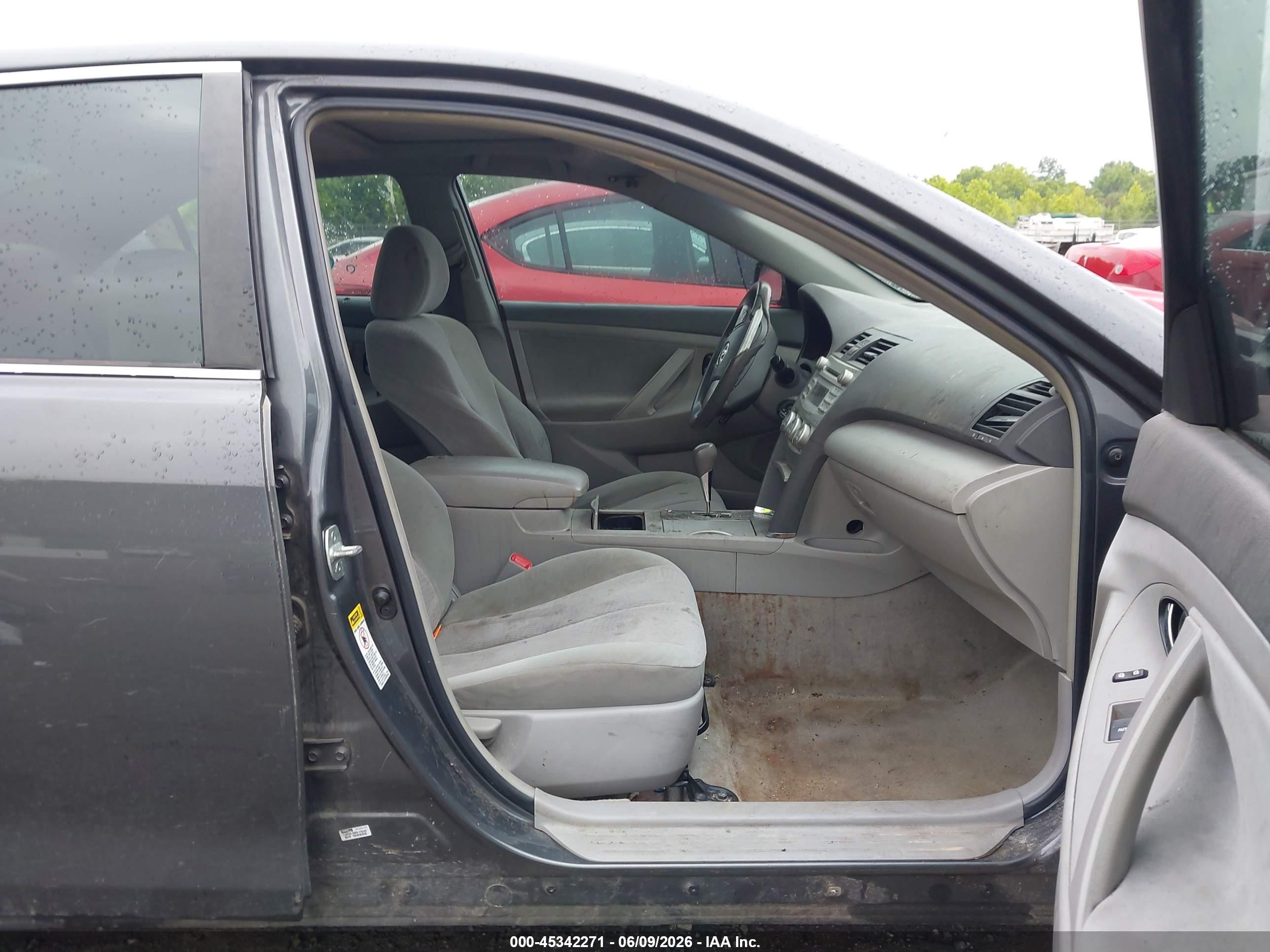 2011 Toyota Camry Le Gray vin: 4T1BF3EK5BU164774