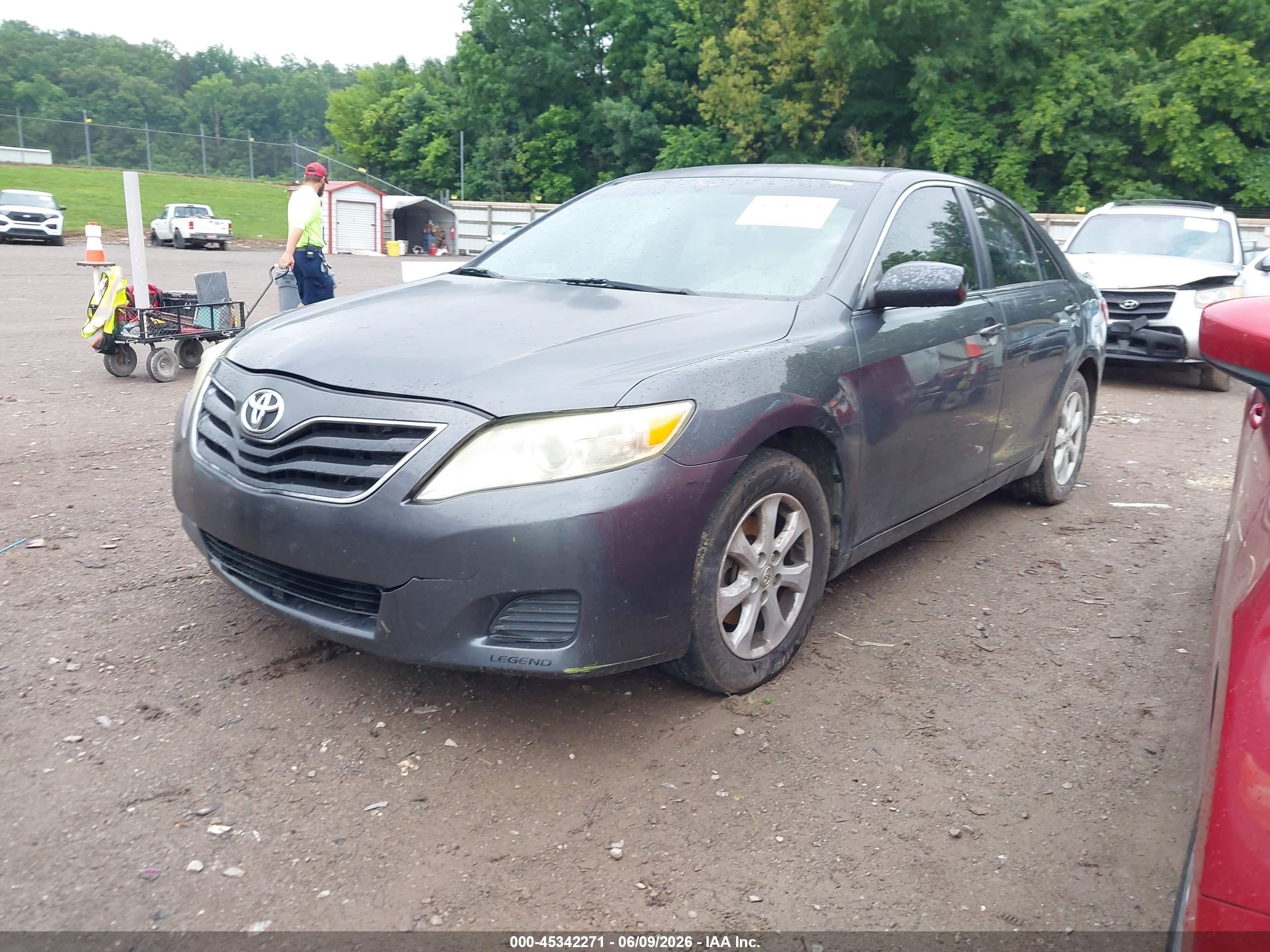 2011 Toyota Camry Le Gray vin: 4T1BF3EK5BU164774