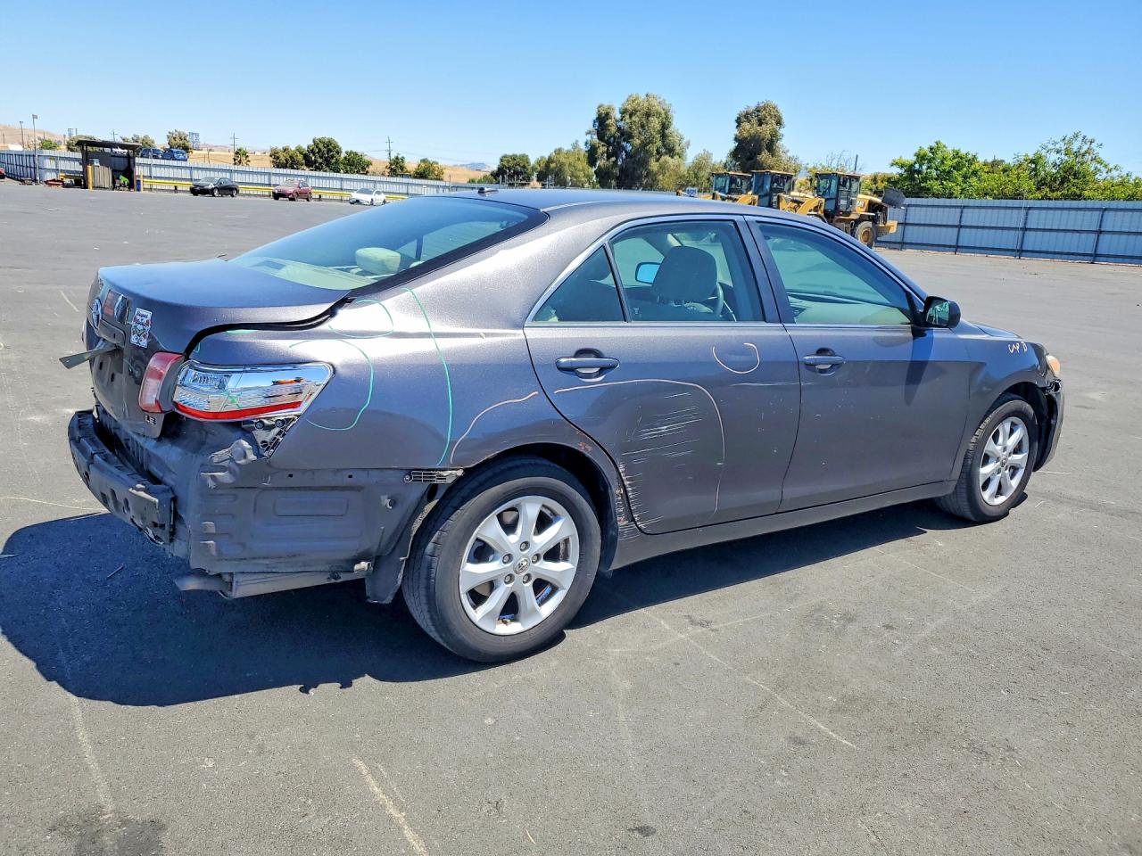 2011 Toyota Camry Le Gray vin: 4T1BF3EK5BU173880