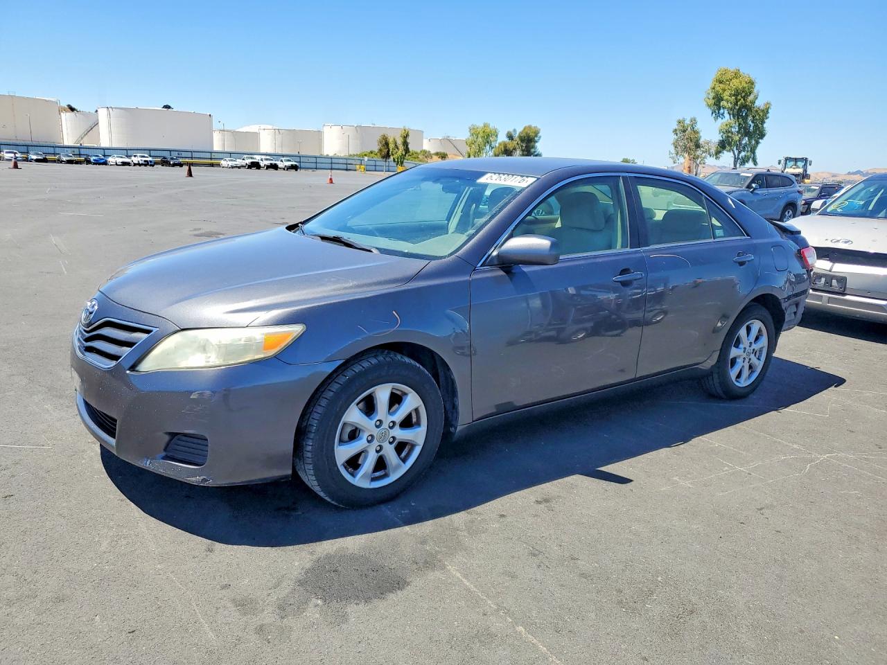 2011 Toyota Camry Le Gray vin: 4T1BF3EK5BU173880
