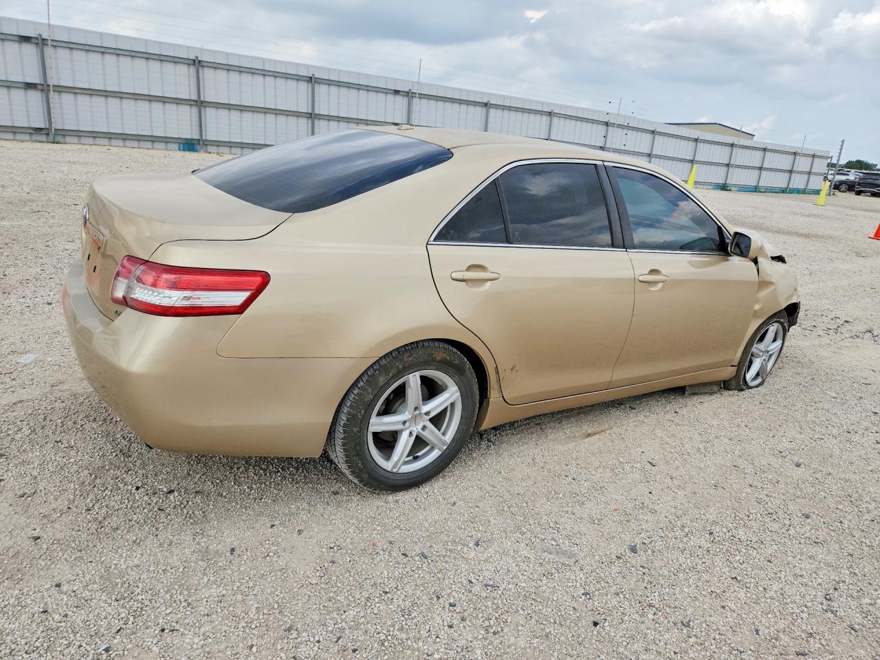 2011 Toyota Camry Le Tan vin: 4T1BF3EK5BU190355