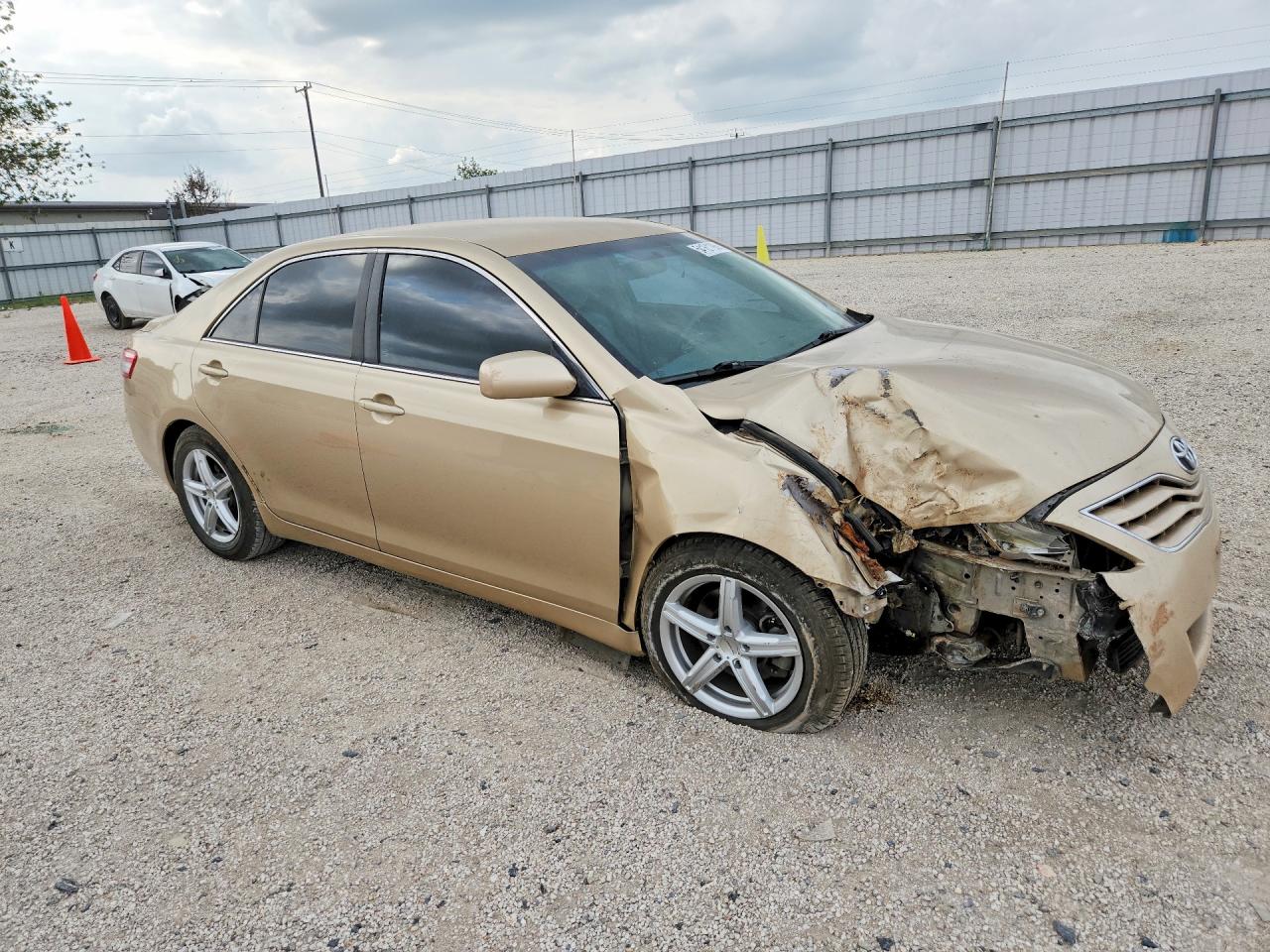 2011 Toyota Camry Le Tan vin: 4T1BF3EK5BU190355