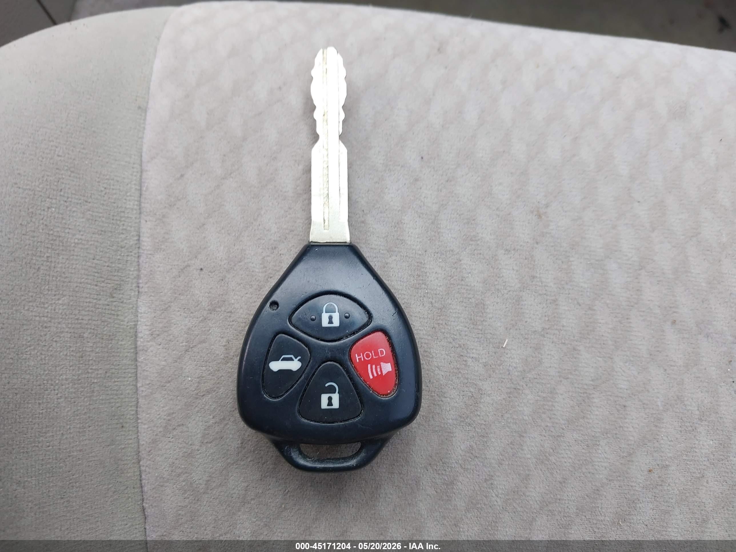2011 Toyota Camry Le Gold vin: 4T1BF3EK5BU197483
