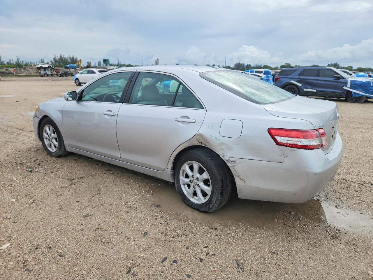 2011 Toyota Camry Le Серебряный vin: 4T1BF3EK5BU205226