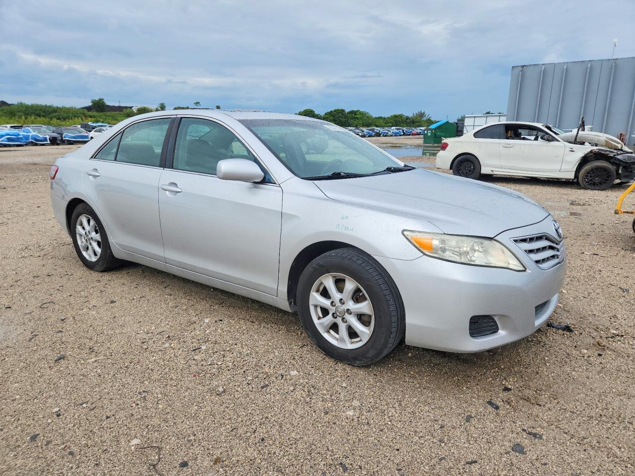 2011 Toyota Camry Le Серебряный vin: 4T1BF3EK5BU205226