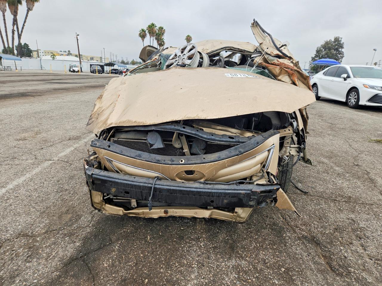 2011 Toyota Camry Le Gold vin: 4T1BF3EK5BU208966