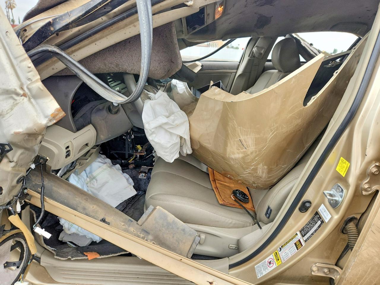 2011 Toyota Camry Le Gold vin: 4T1BF3EK5BU208966