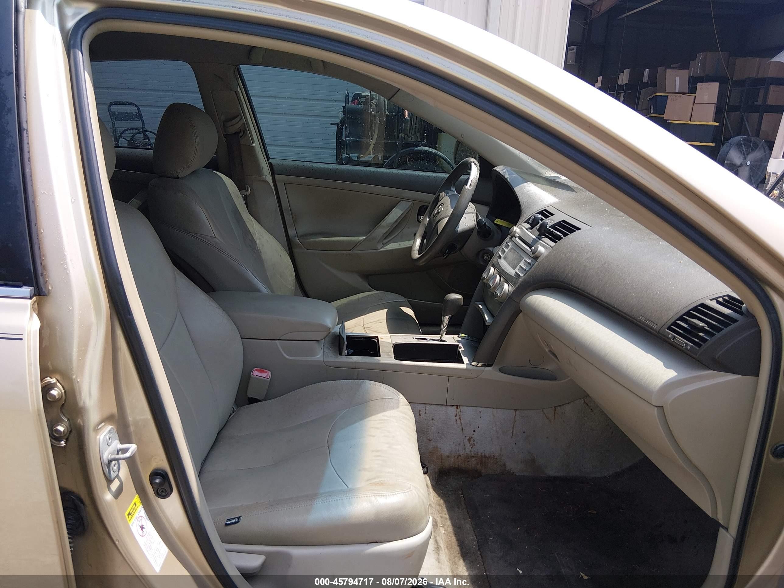 2011 Toyota Camry Le Gold vin: 4T1BF3EK5BU221801