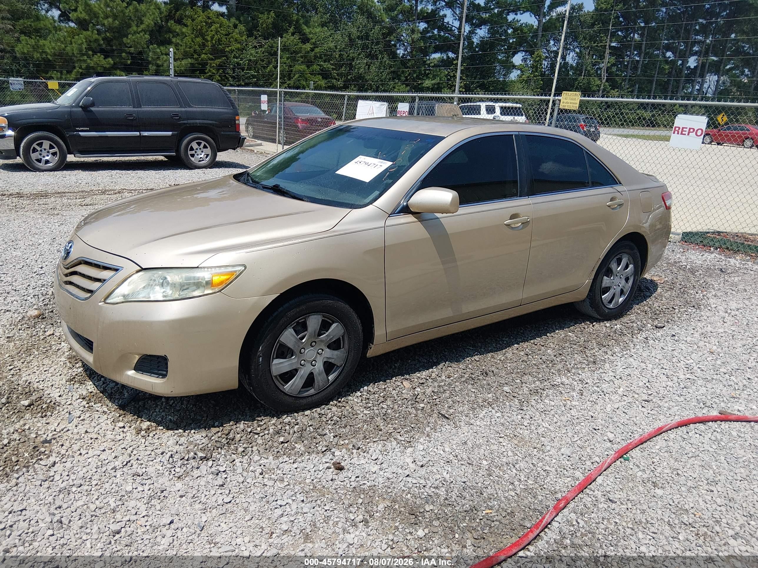 2011 Toyota Camry Le Gold vin: 4T1BF3EK5BU221801